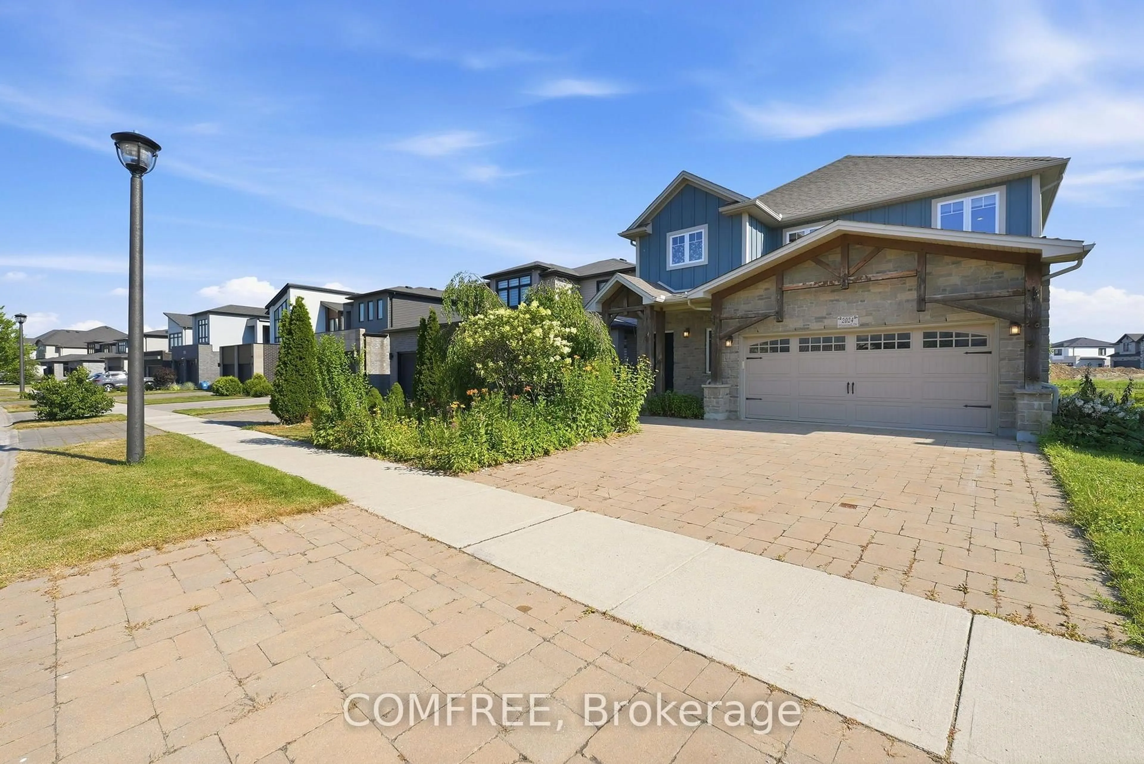 A pic from outside/outdoor area/front of a property/back of a property/a pic from drone, street for 2024 Wateroak Dr, London North Ontario N6G 0M6