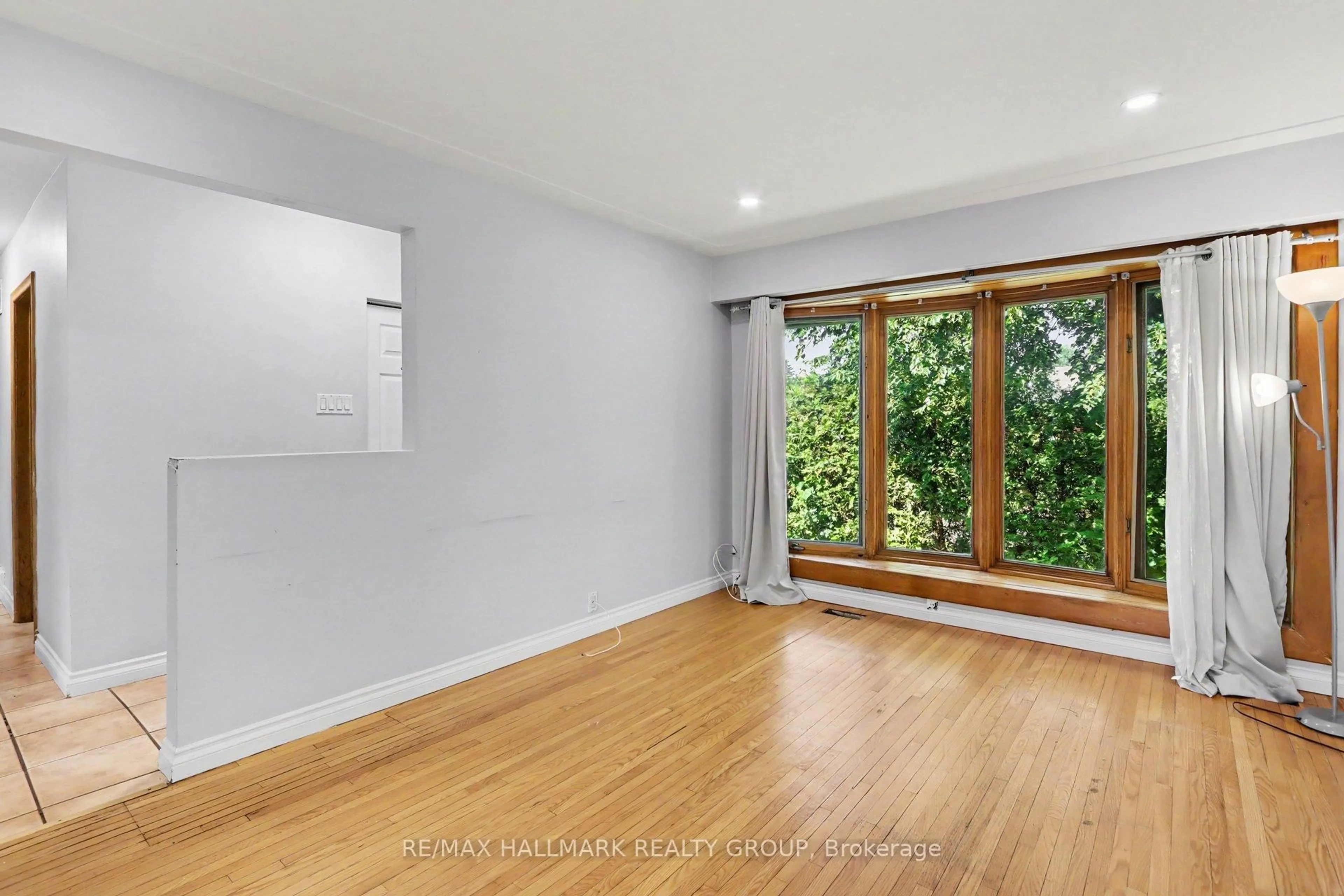 A pic of a room for 2067 Bangor St, Ottawa Ontario K1G 2X6