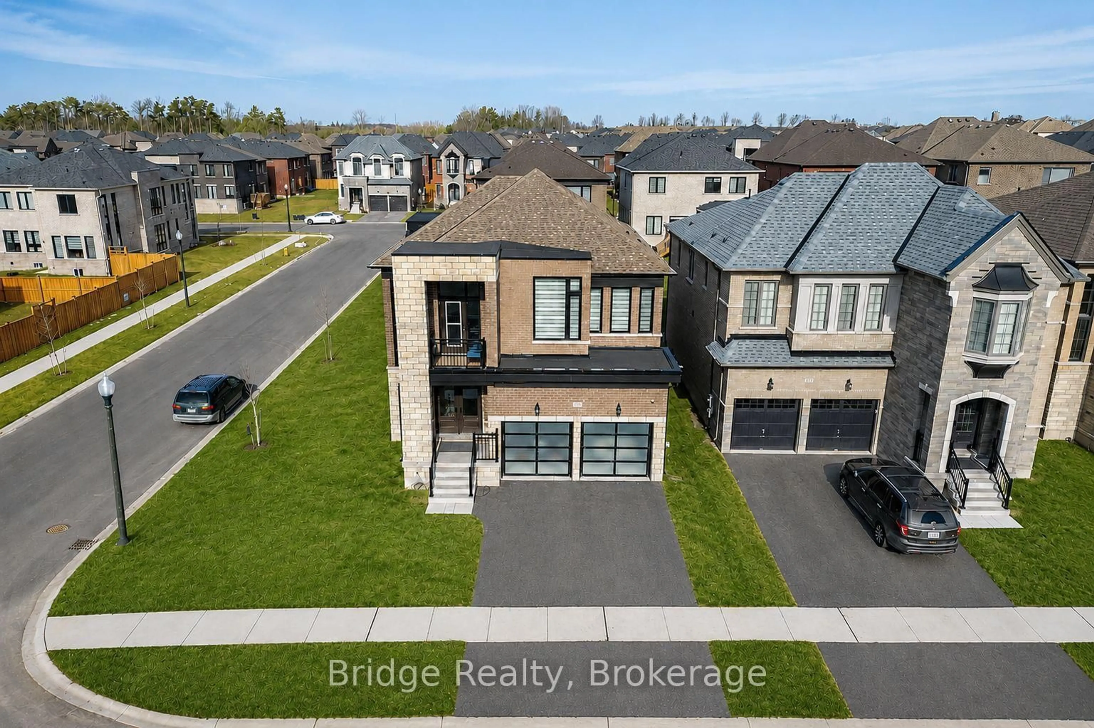 A pic from outside/outdoor area/front of a property/back of a property/a pic from drone, street for 1219 Upper Thames Dr, Woodstock Ontario N4T 0H2