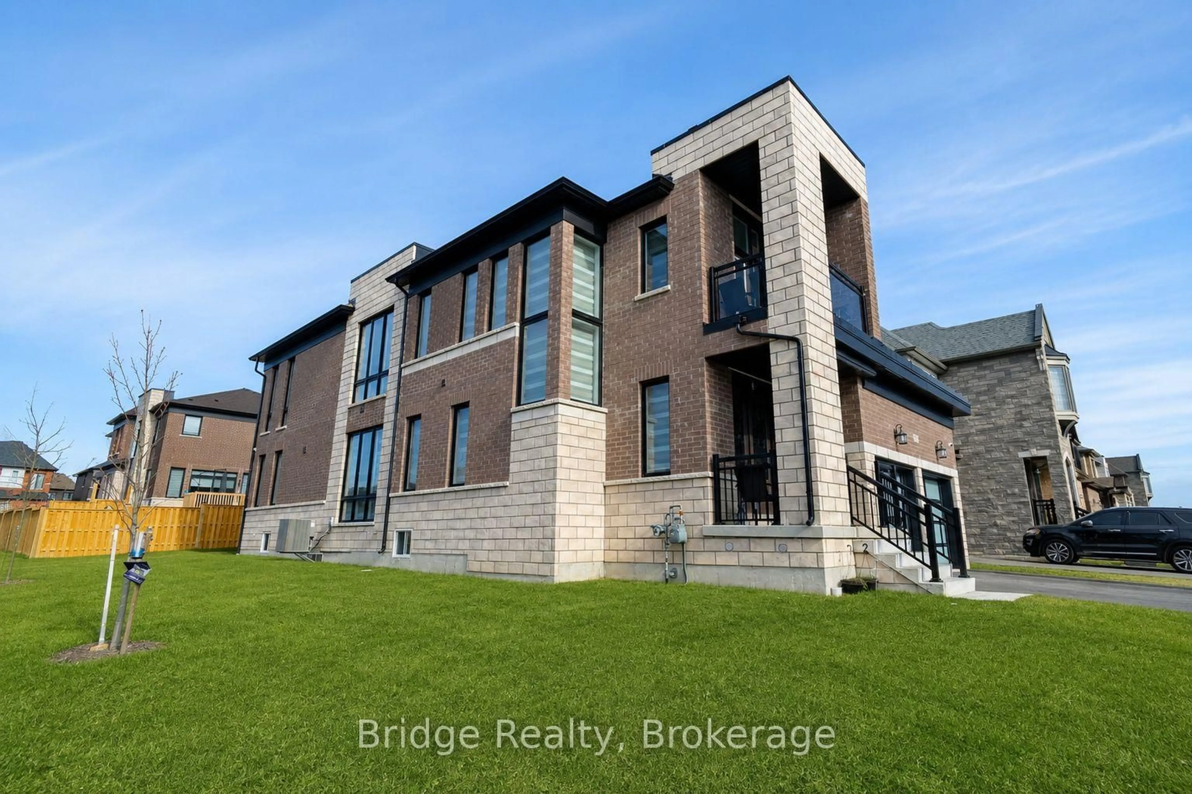 A pic from outside/outdoor area/front of a property/back of a property/a pic from drone, building for 1219 Upper Thames Dr, Woodstock Ontario N4T 0H2