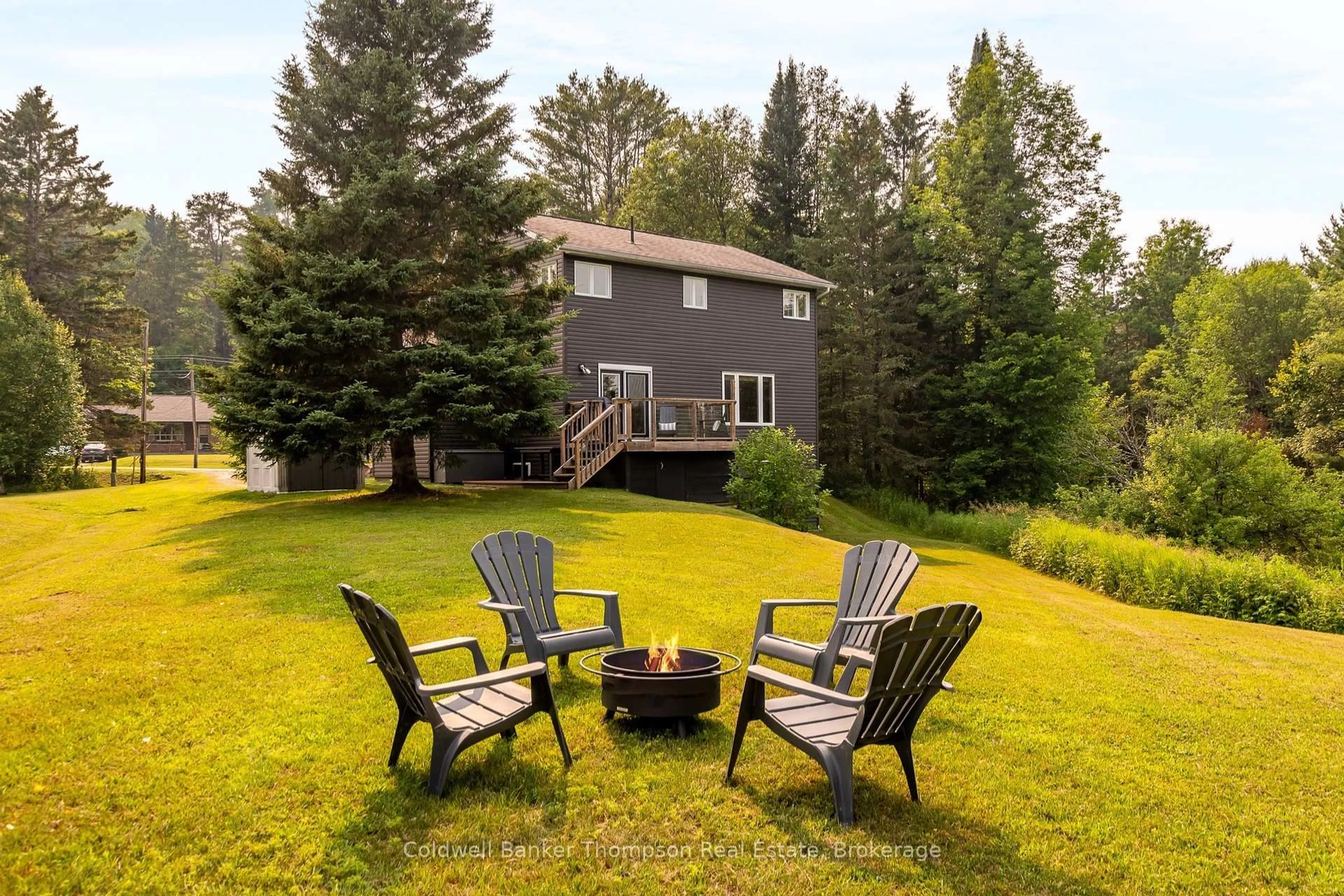 Patio, unknown for 810 North Mary Lake Rd, Huntsville Ontario P1H 1S4