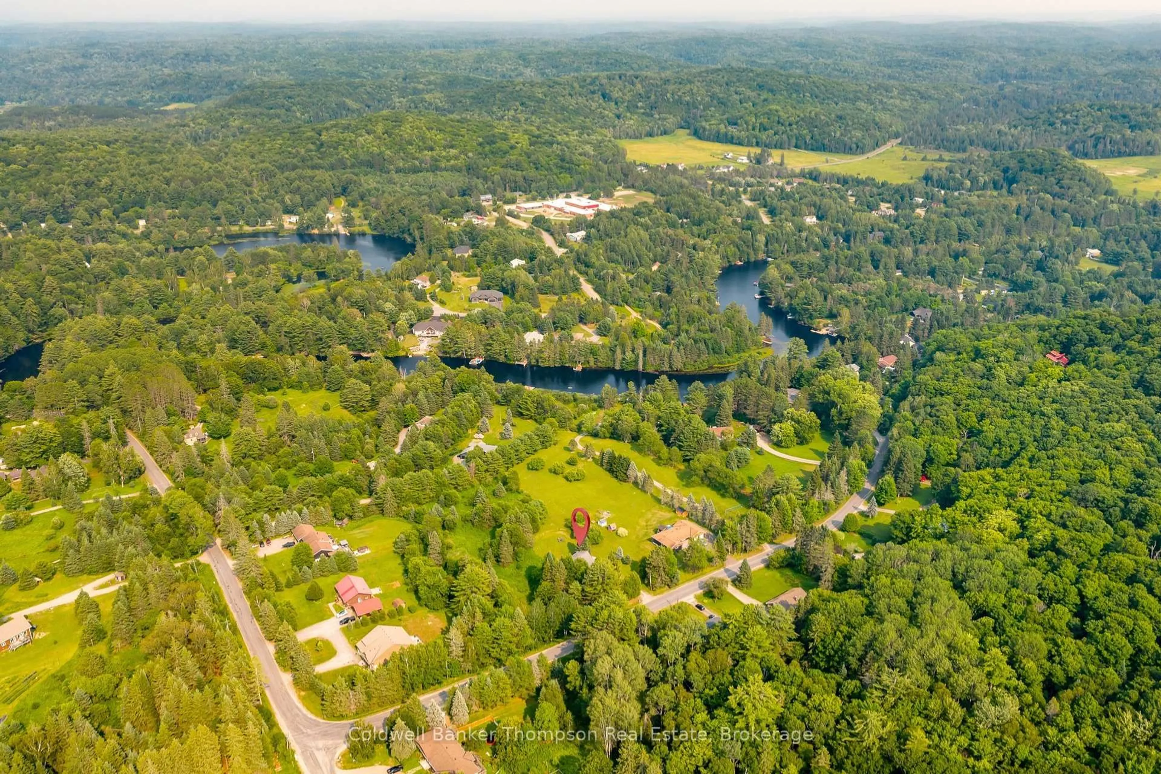 A pic from outside/outdoor area/front of a property/back of a property/a pic from drone, water/lake/river/ocean view for 810 North Mary Lake Rd, Huntsville Ontario P1H 1S4