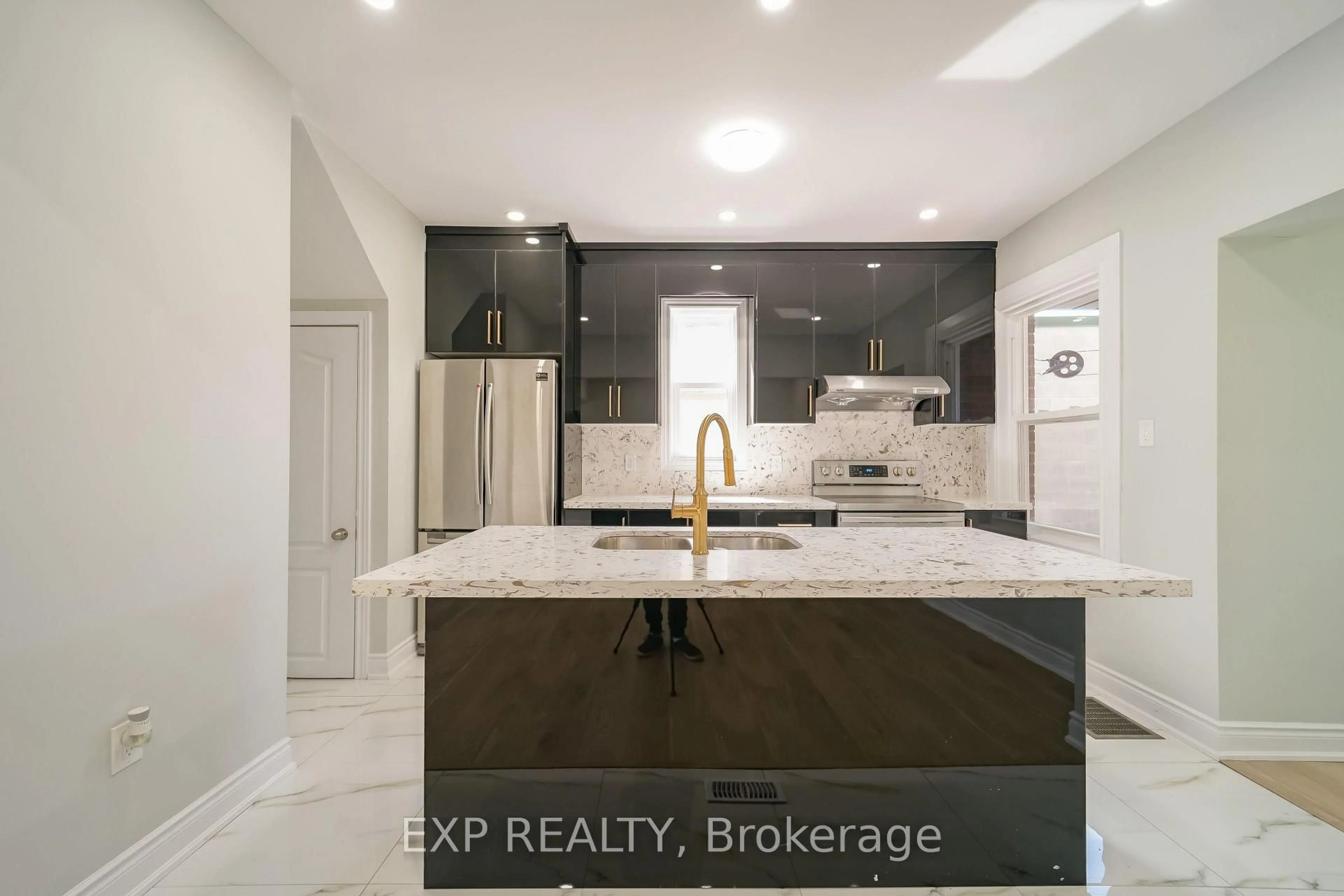Open concept kitchen, ceramic/tile floor for 1509 Main St, Hamilton Ontario L8K 1E2