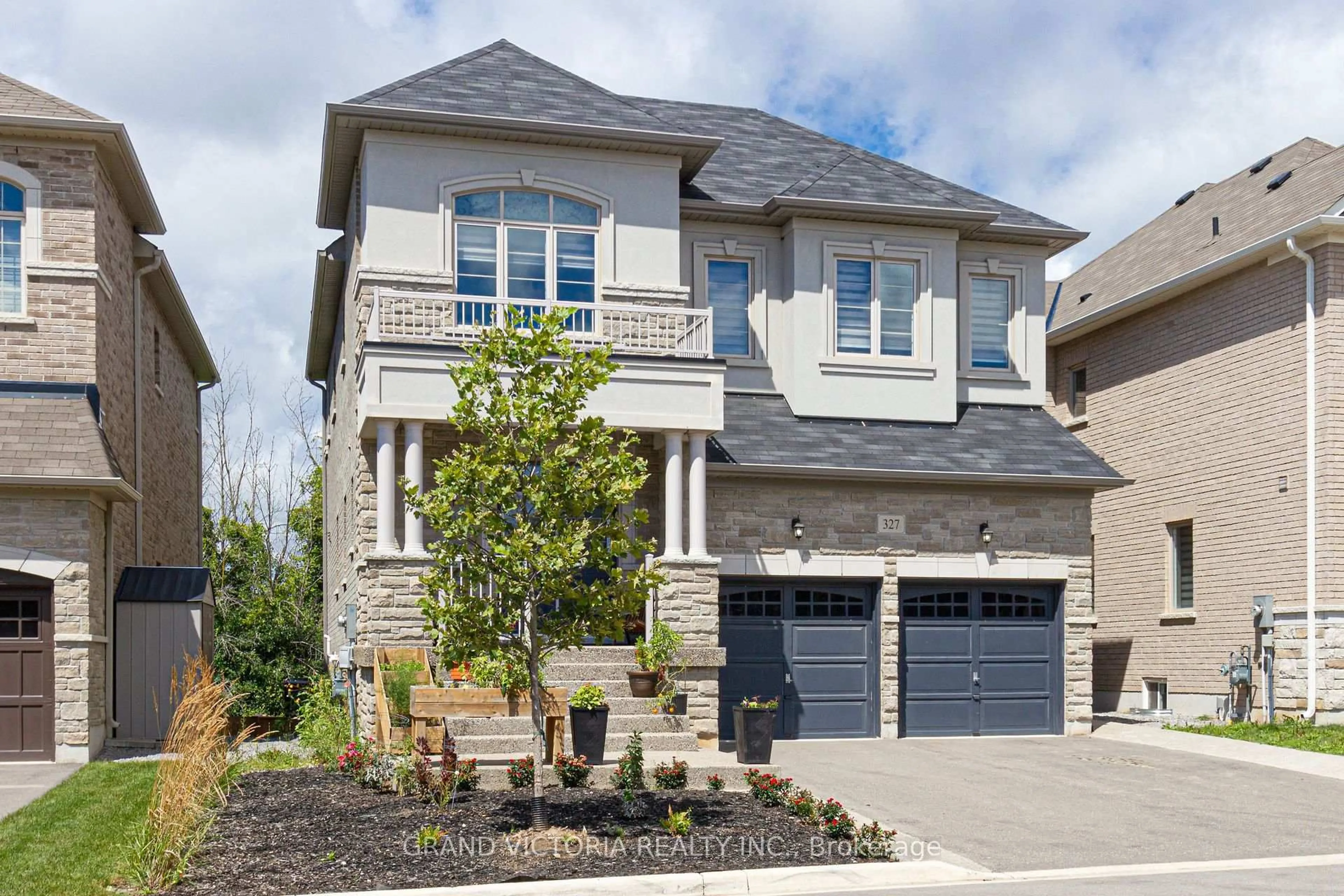 Home with brick exterior material, street for 327 Humphrey St, Hamilton Ontario L8B 1X5