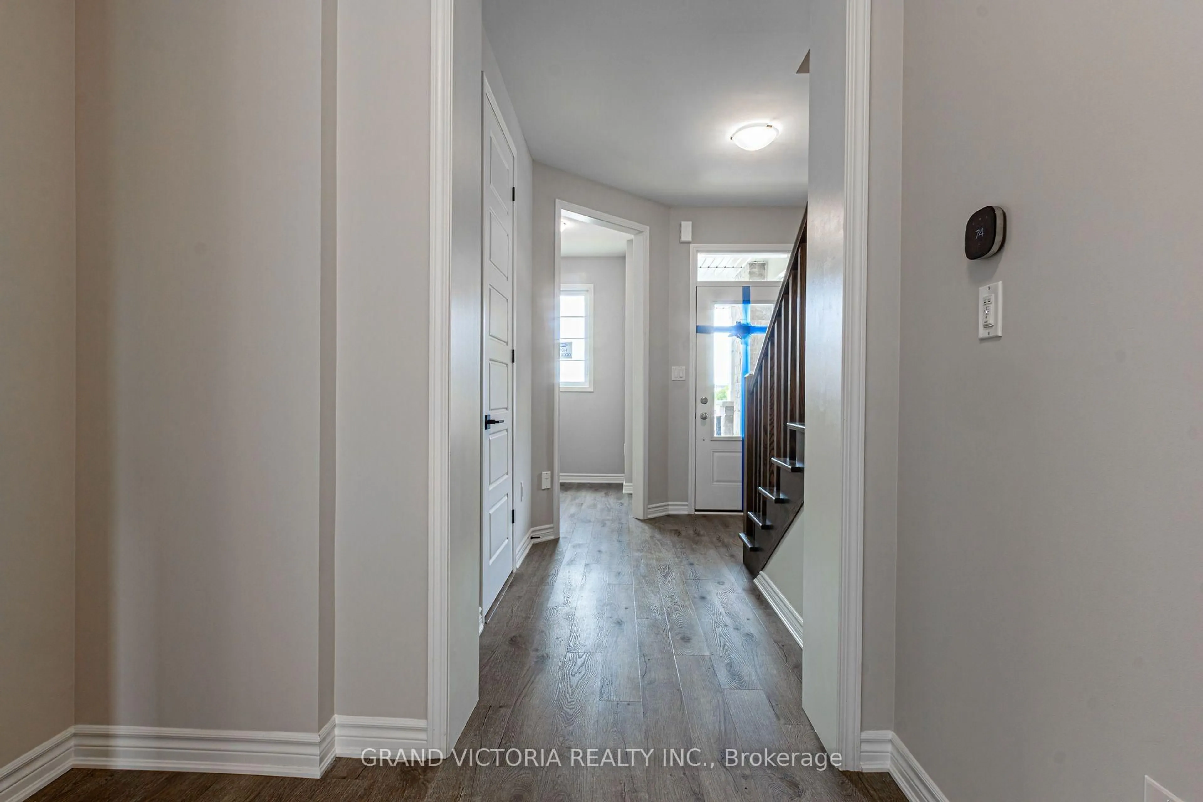 Indoor entryway for 327 Humphrey St, Hamilton Ontario L8B 1X5