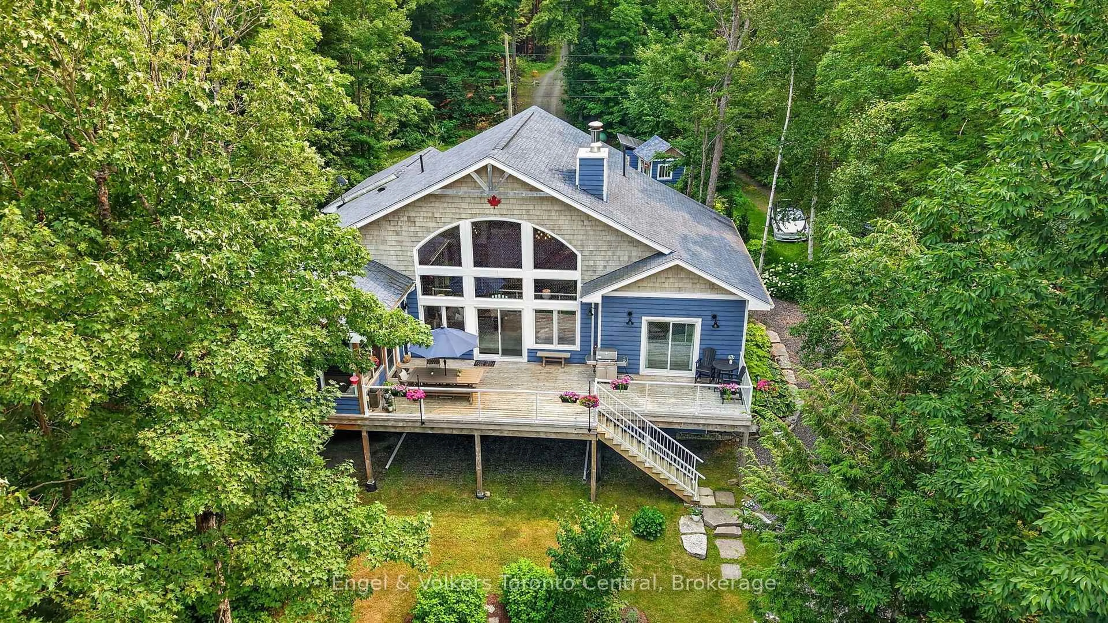 A pic from outside/outdoor area/front of a property/back of a property/a pic from drone, water/lake/river/ocean view for 1076 Healey Lake Rd, Bracebridge Ontario P1L 1X3