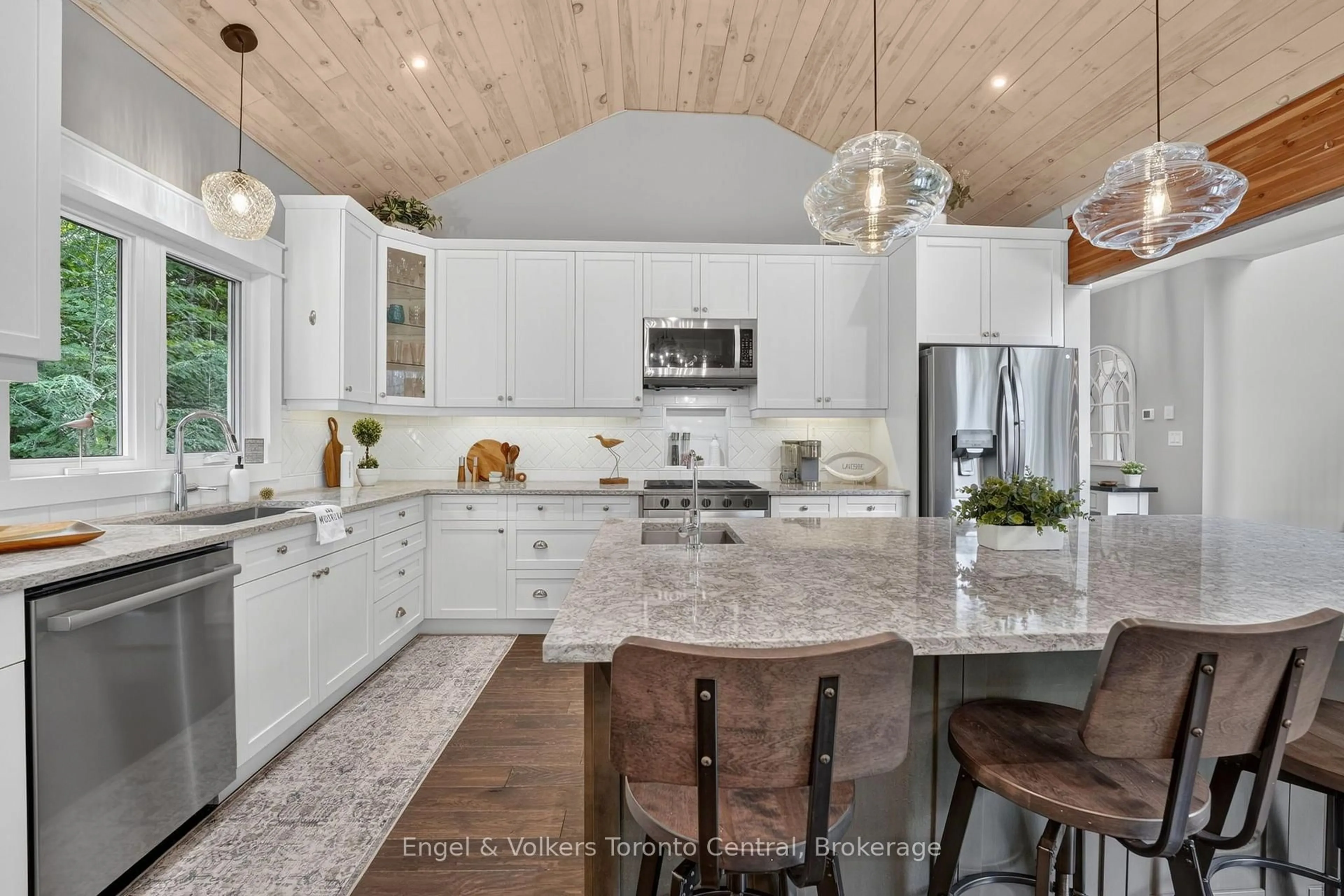 Open concept kitchen, ceramic/tile floor for 1076 Healey Lake Rd, Bracebridge Ontario P1L 1X3