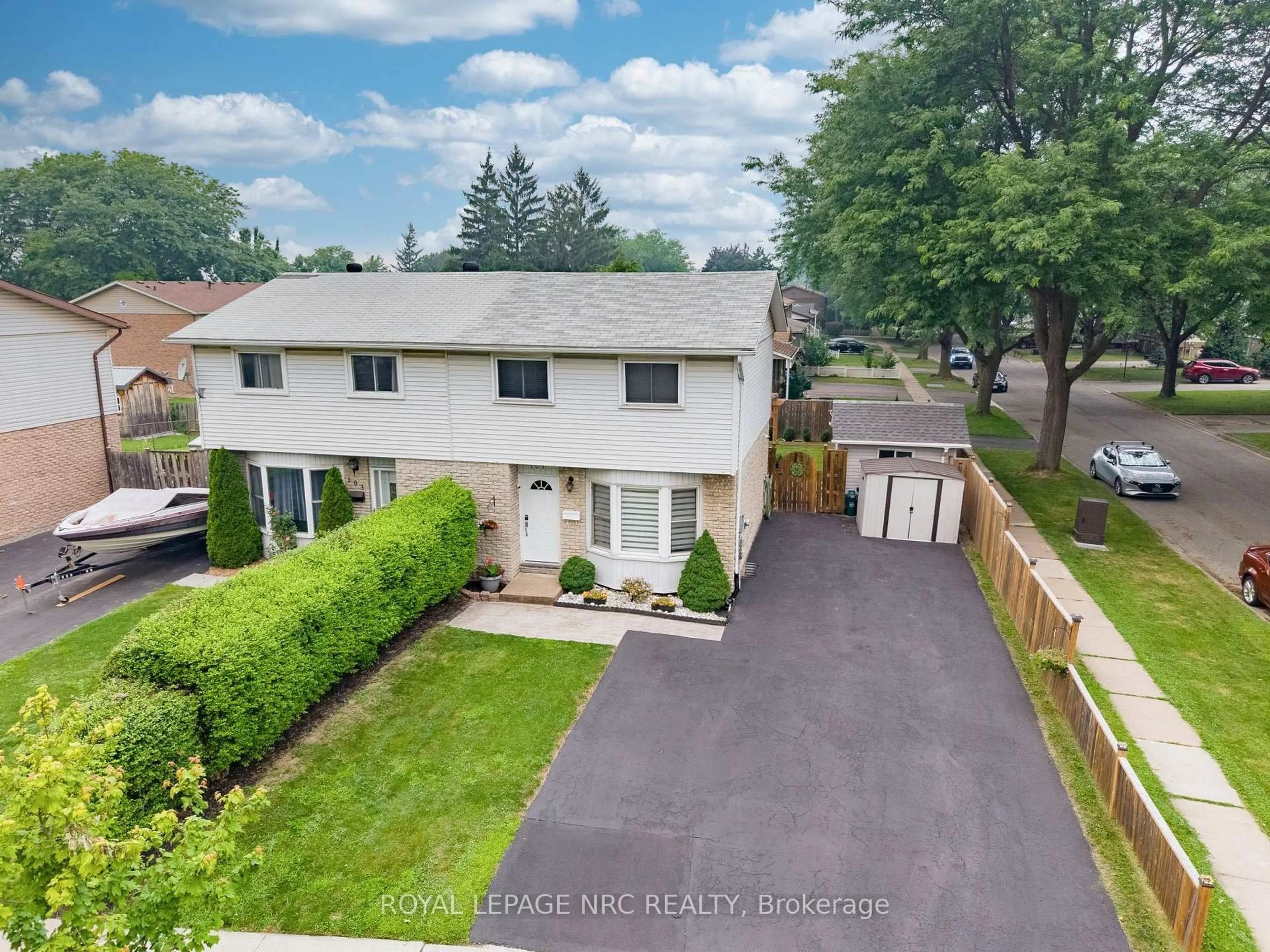 A pic from outside/outdoor area/front of a property/back of a property/a pic from drone, street for 105 Ventura Dr, St. Catharines Ontario L2R 7H3