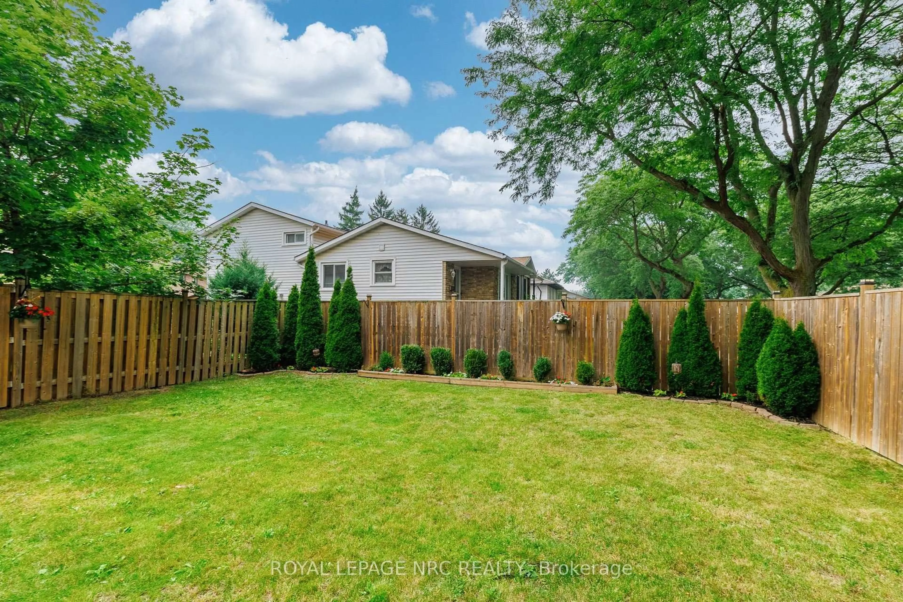 Patio, forest/trees view for 105 Ventura Dr, St. Catharines Ontario L2R 7H3