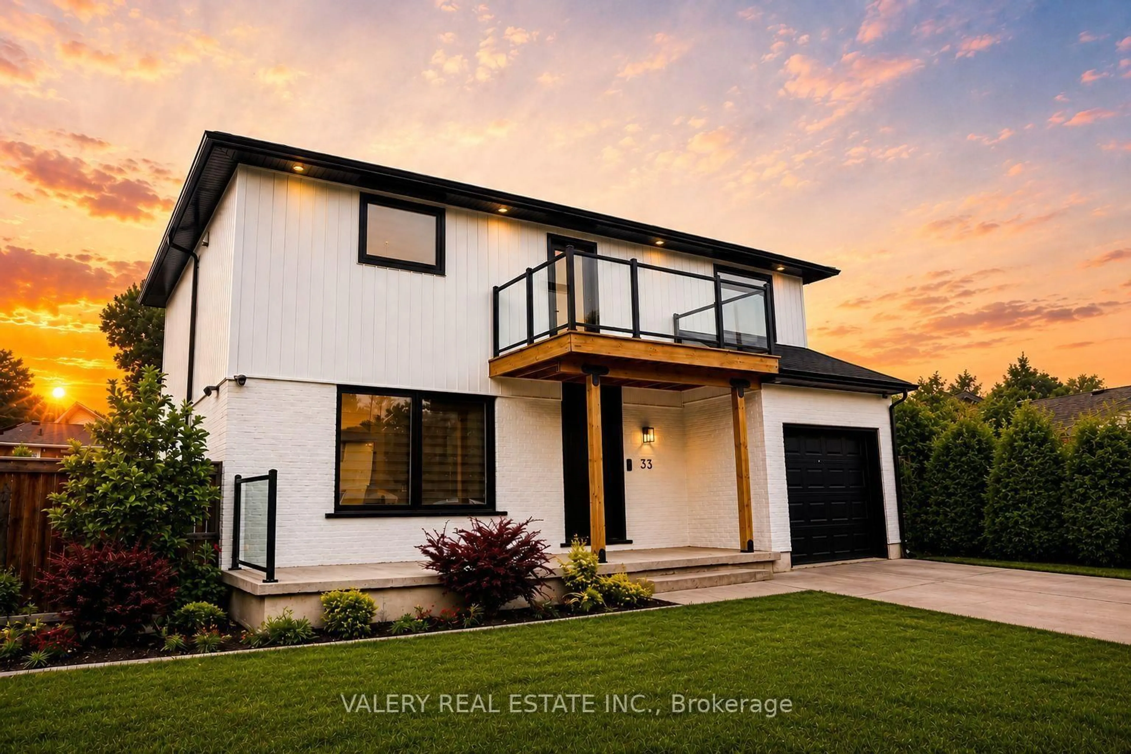 Home with vinyl exterior material, unknown for 33 Chilton Dr, Hamilton Ontario L8J 1L4