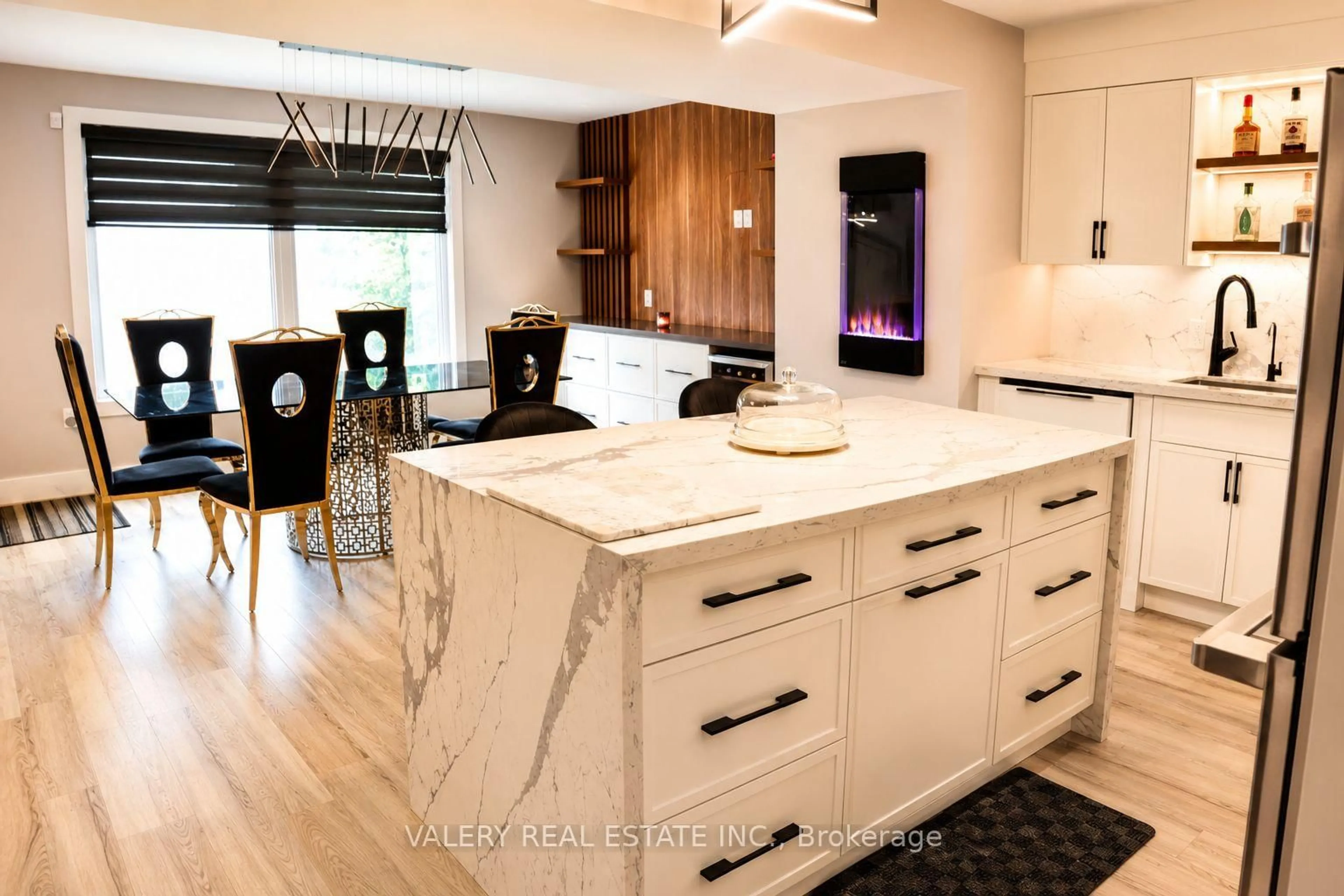 Contemporary kitchen, unknown for 33 Chilton Dr, Hamilton Ontario L8J 1L4
