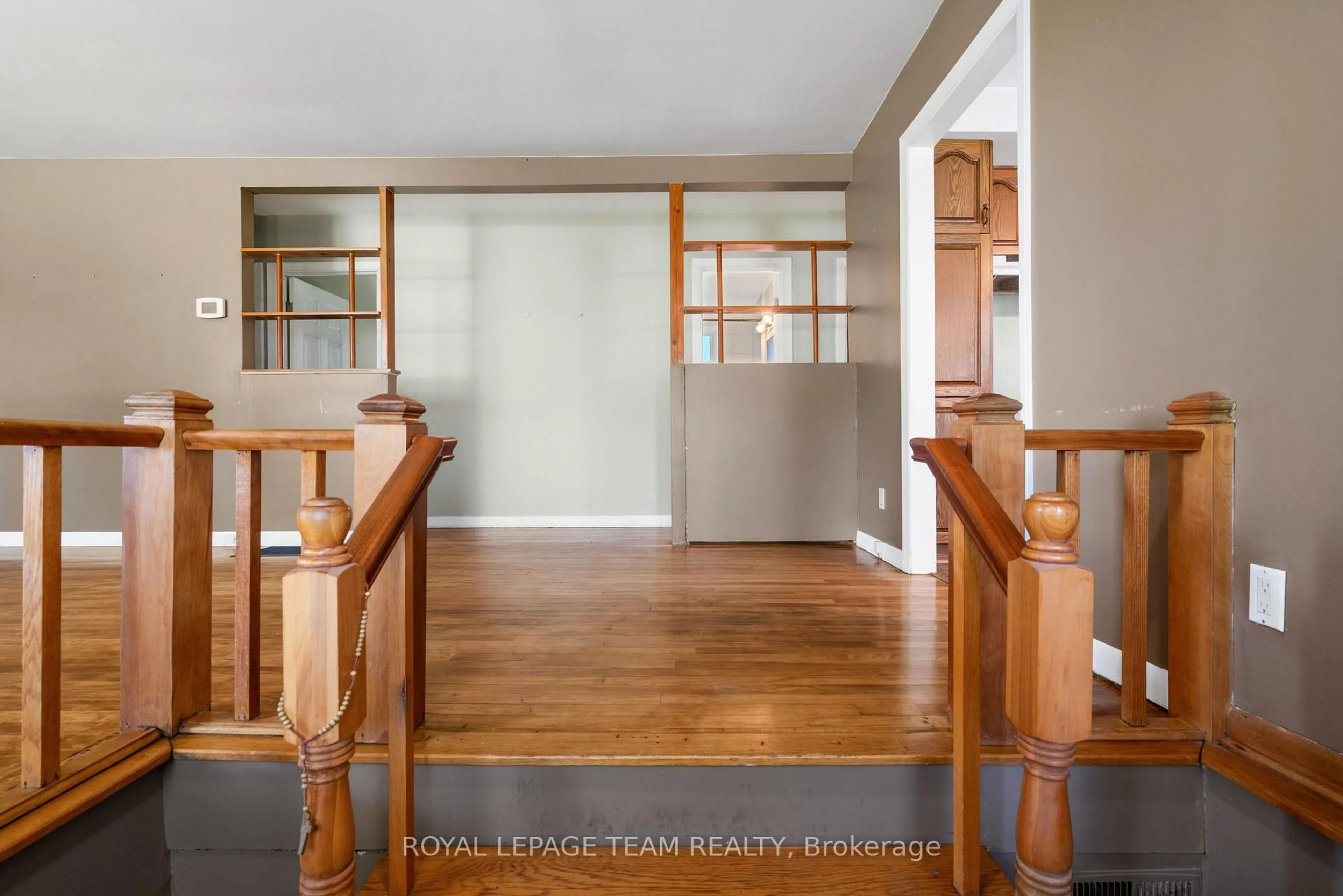 Indoor entryway for 12029 Main St, North Dundas Ontario K0C 2K0