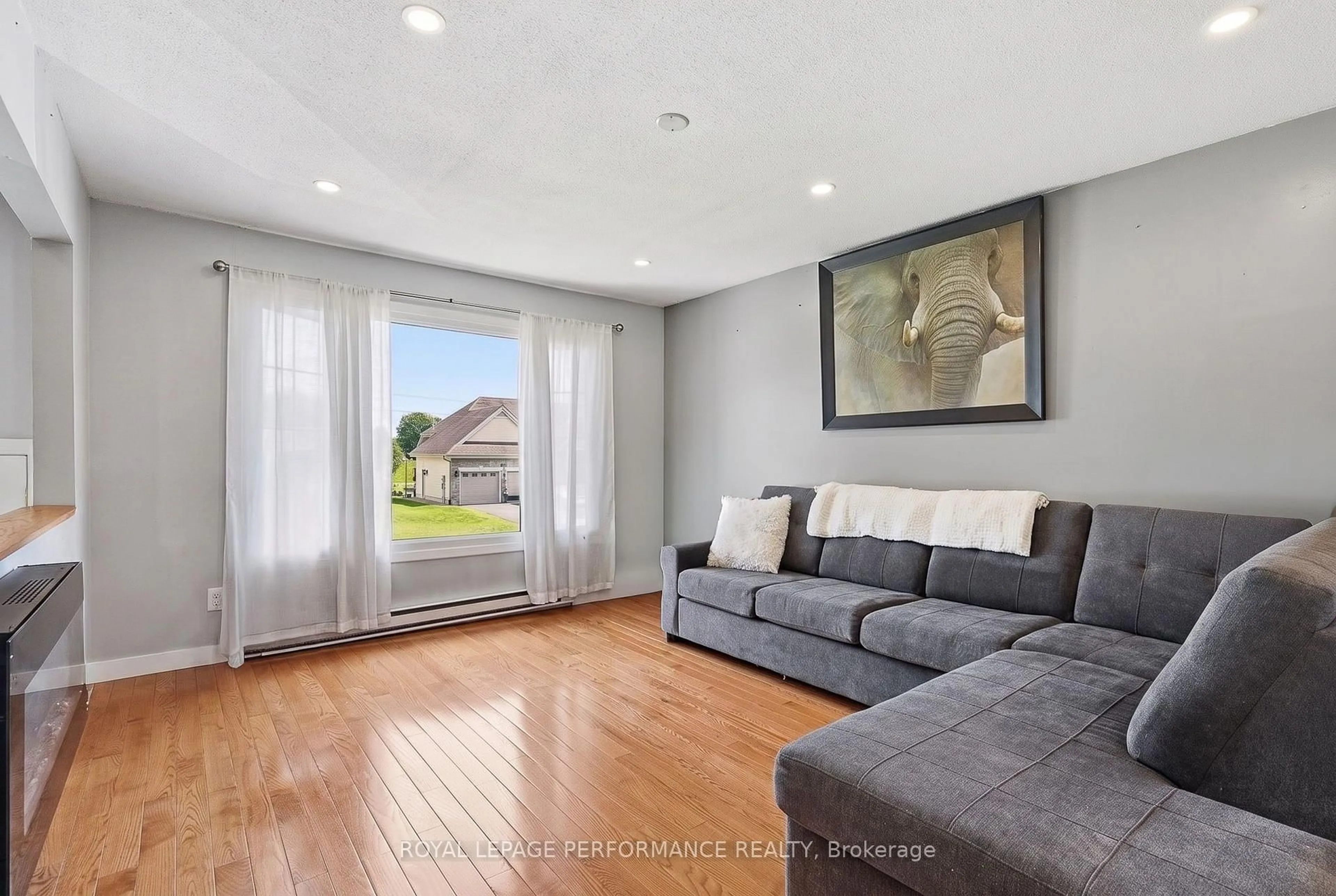 Living room with furniture, unknown for 321 Sainte-Anne St, Clarence-Rockland Ontario K4K 1C1