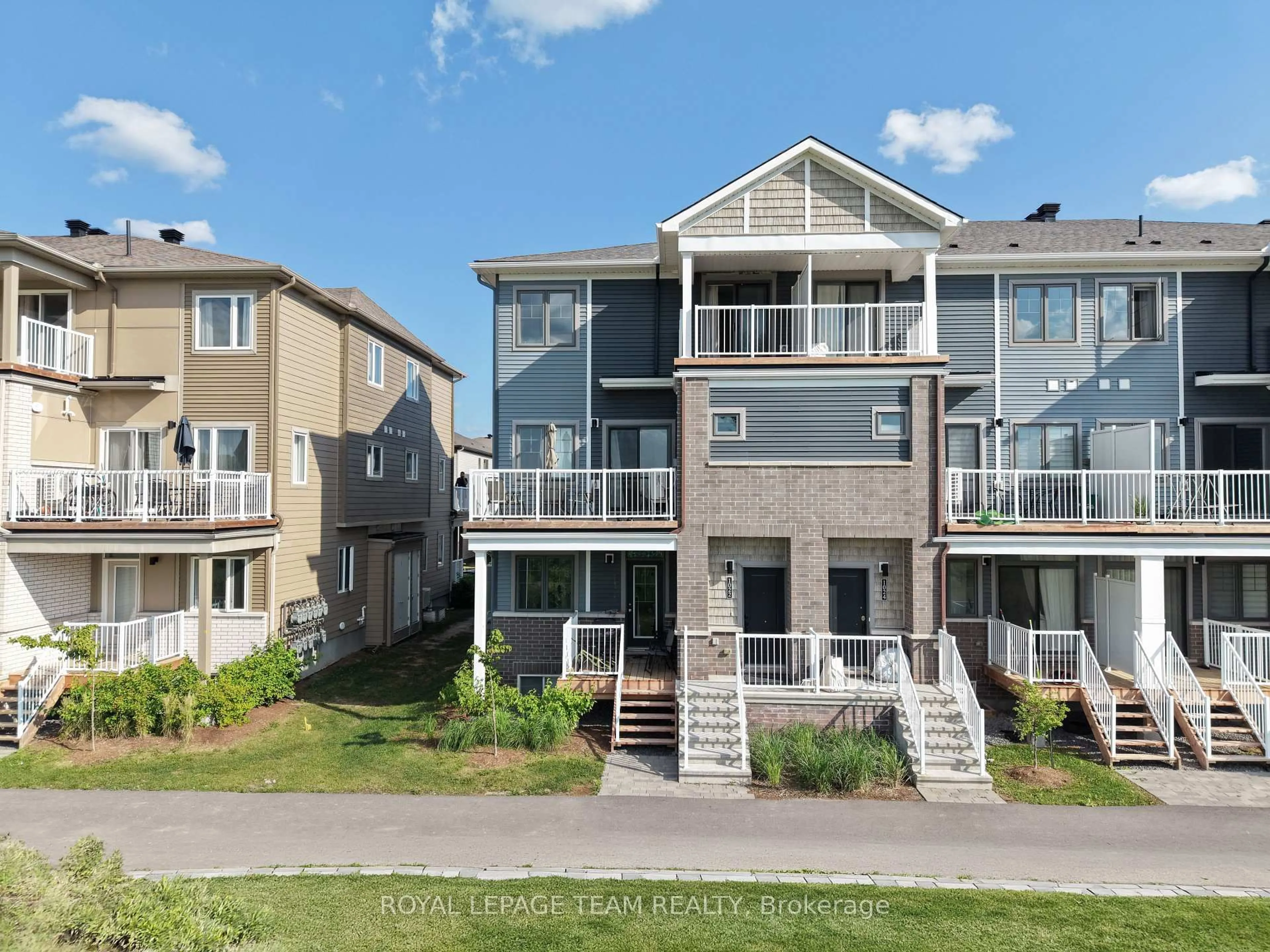 A pic from outside/outdoor area/front of a property/back of a property/a pic from drone, water/lake/river/ocean view for 1022 Chapman Mills Dr, Ottawa Ontario K2J 7J2