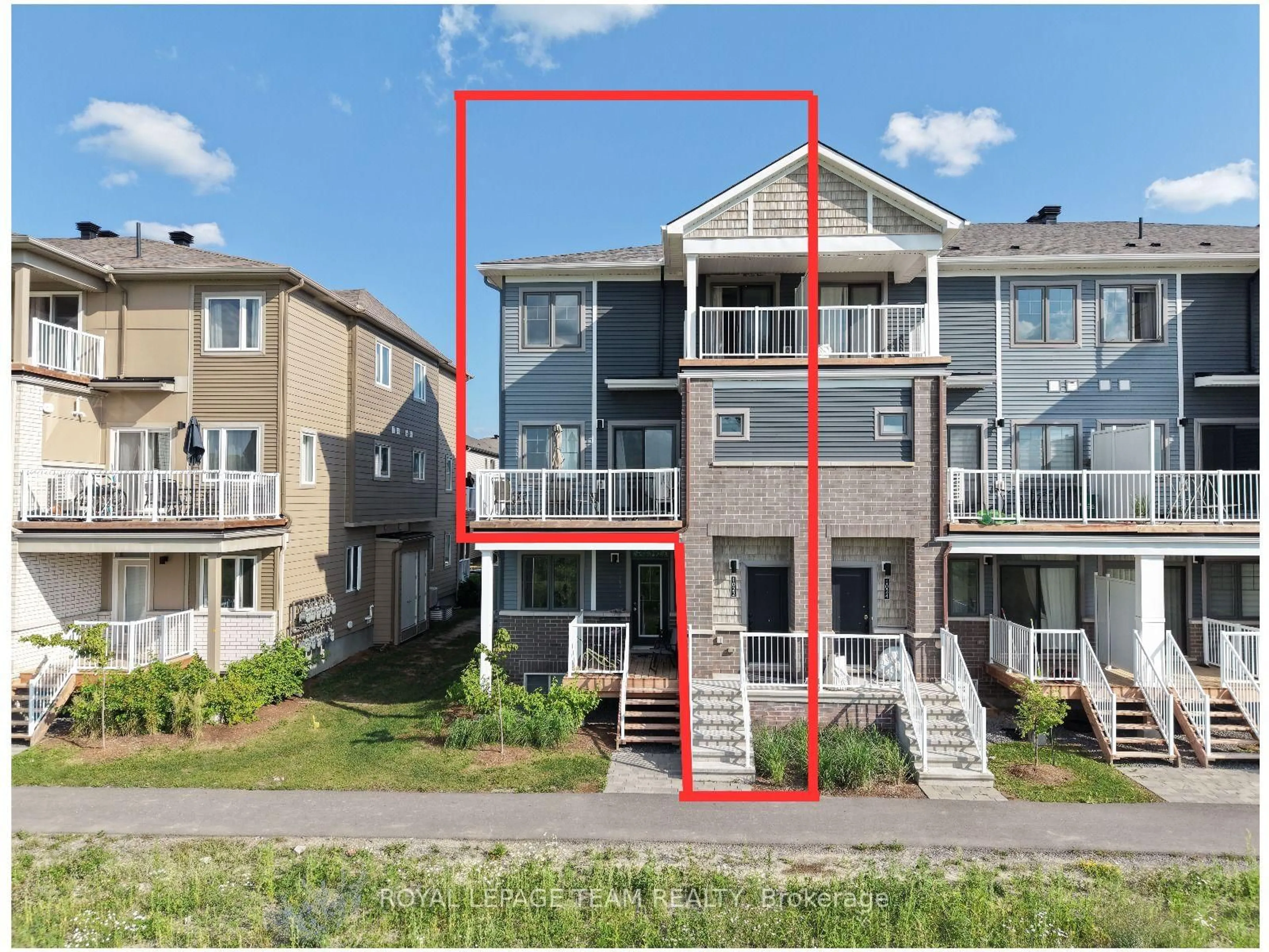 A pic from outside/outdoor area/front of a property/back of a property/a pic from drone, unknown for 1022 Chapman Mills Dr, Ottawa Ontario K2J 7J2