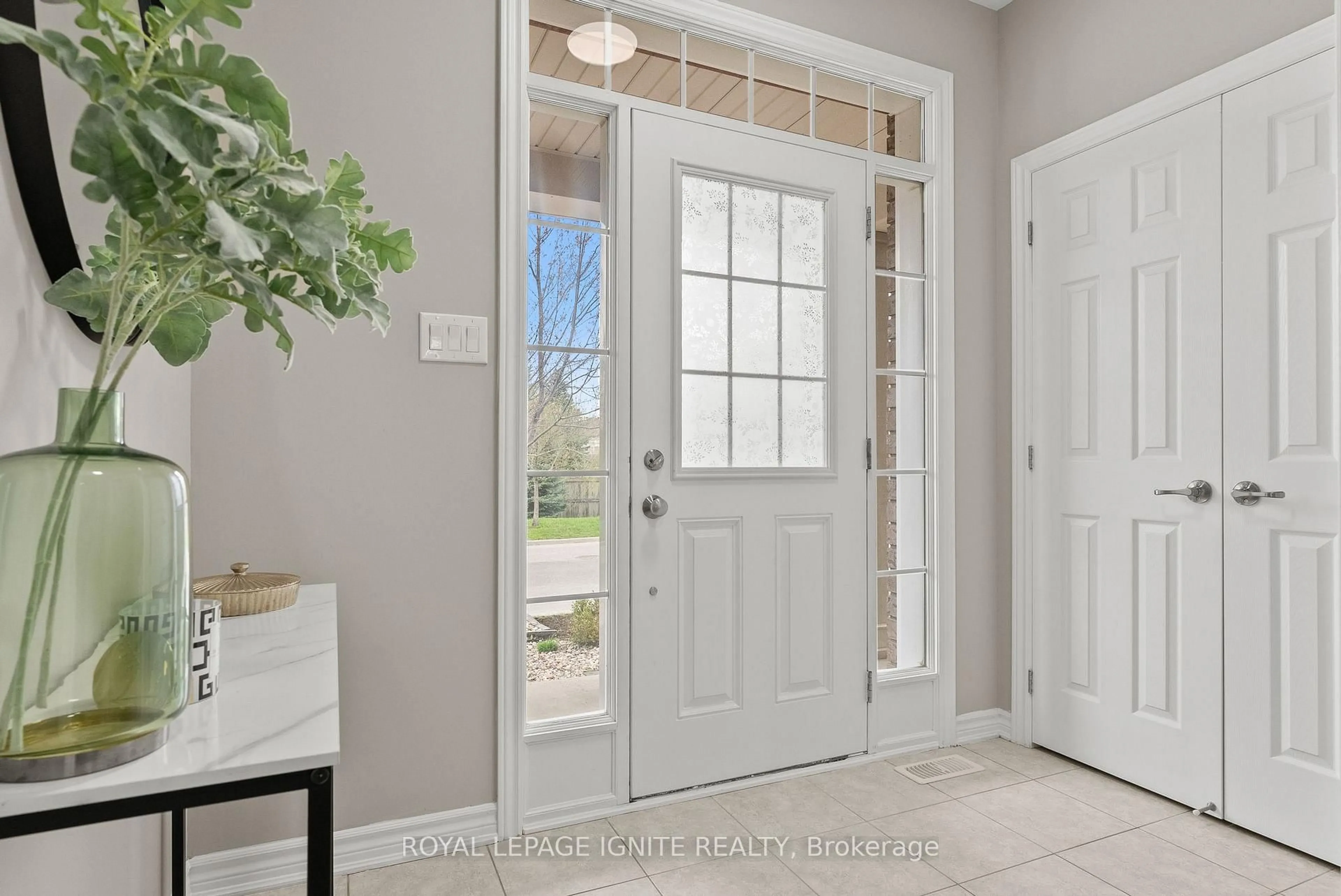 Indoor entryway for 96 Damselfly Way, Ottawa Ontario K2J 6C4