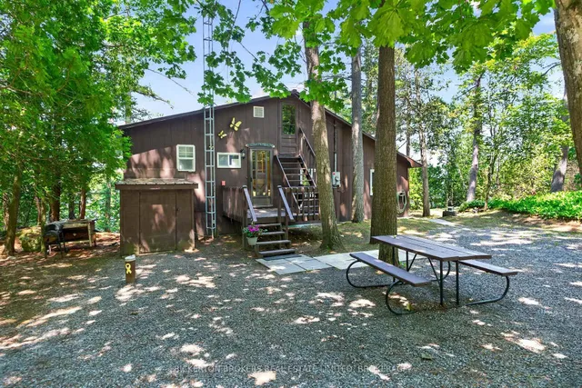 468 Moorhead Lane, Leeds and the Thousand Islands 3