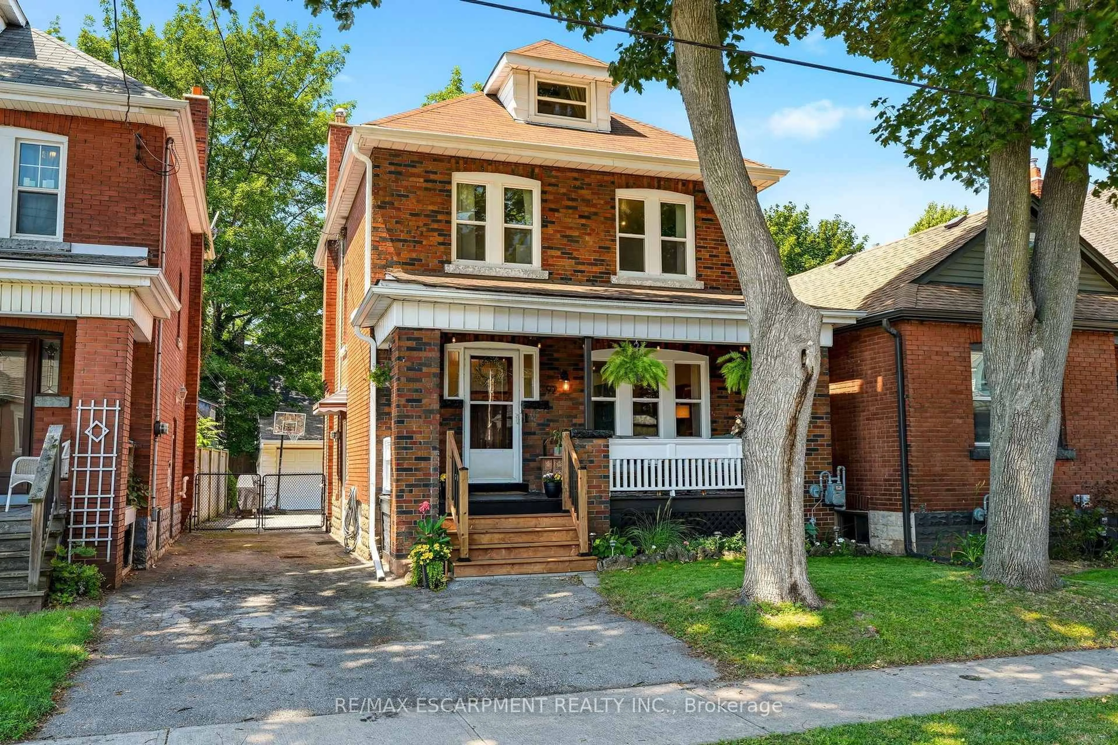Home with brick exterior material, street for 92 PROVINCE St, Hamilton Ontario L8K 2K8