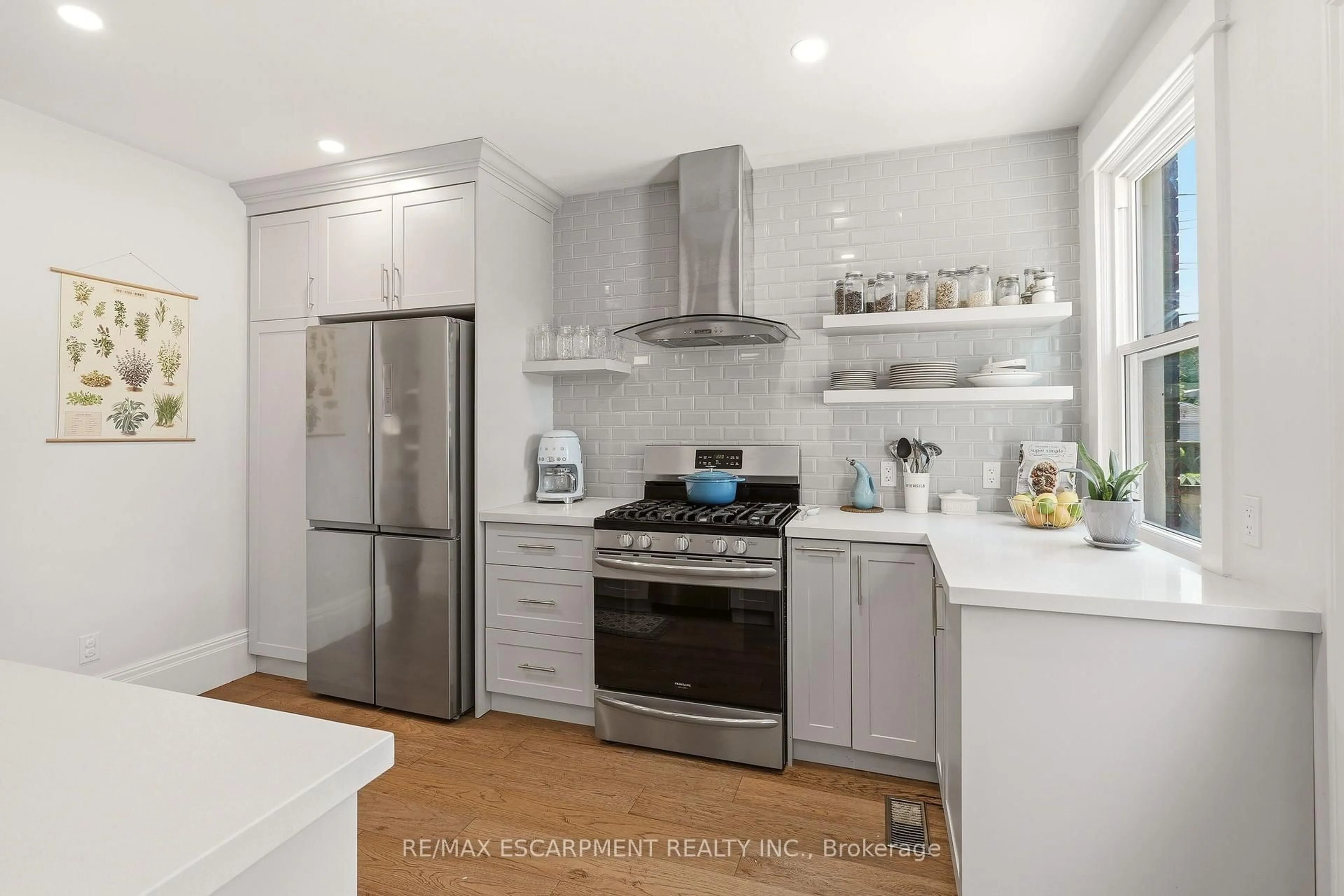 Open concept kitchen, unknown for 92 PROVINCE St, Hamilton Ontario L8K 2K8
