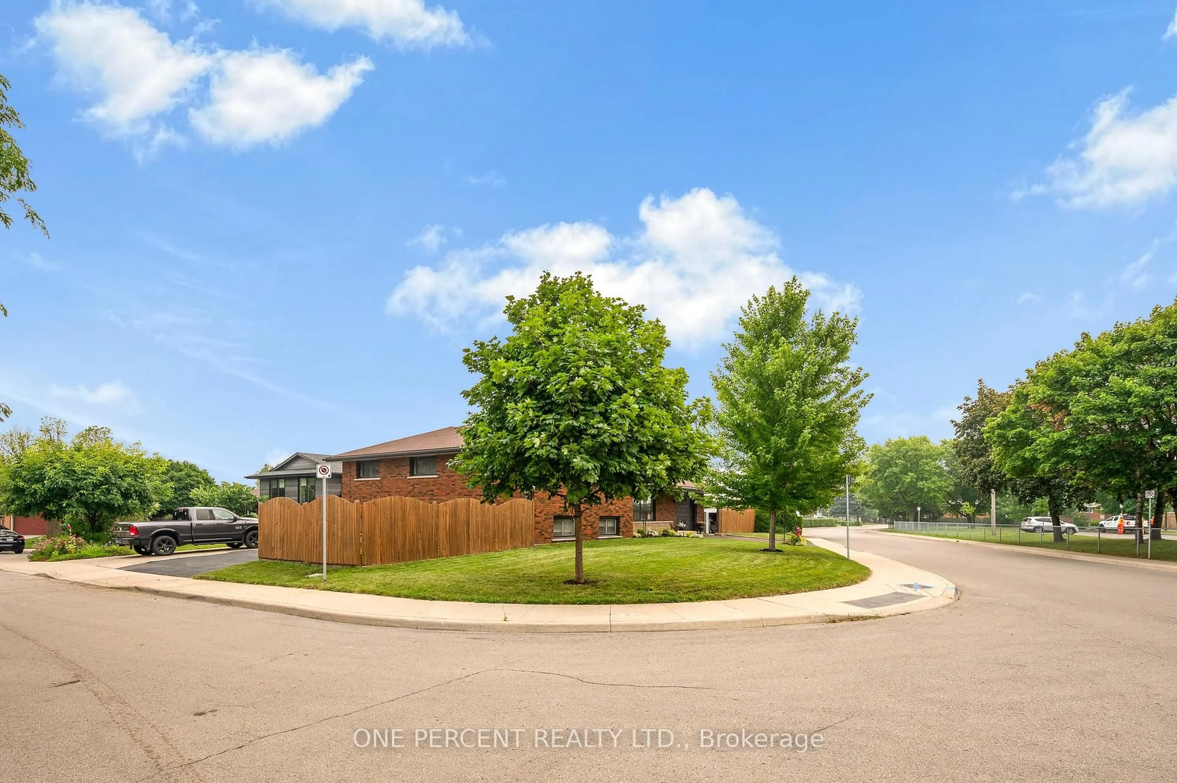 A pic from outside/outdoor area/front of a property/back of a property/a pic from drone, unknown for 101 Kentley Dr, Hamilton Ontario L8E 1A5