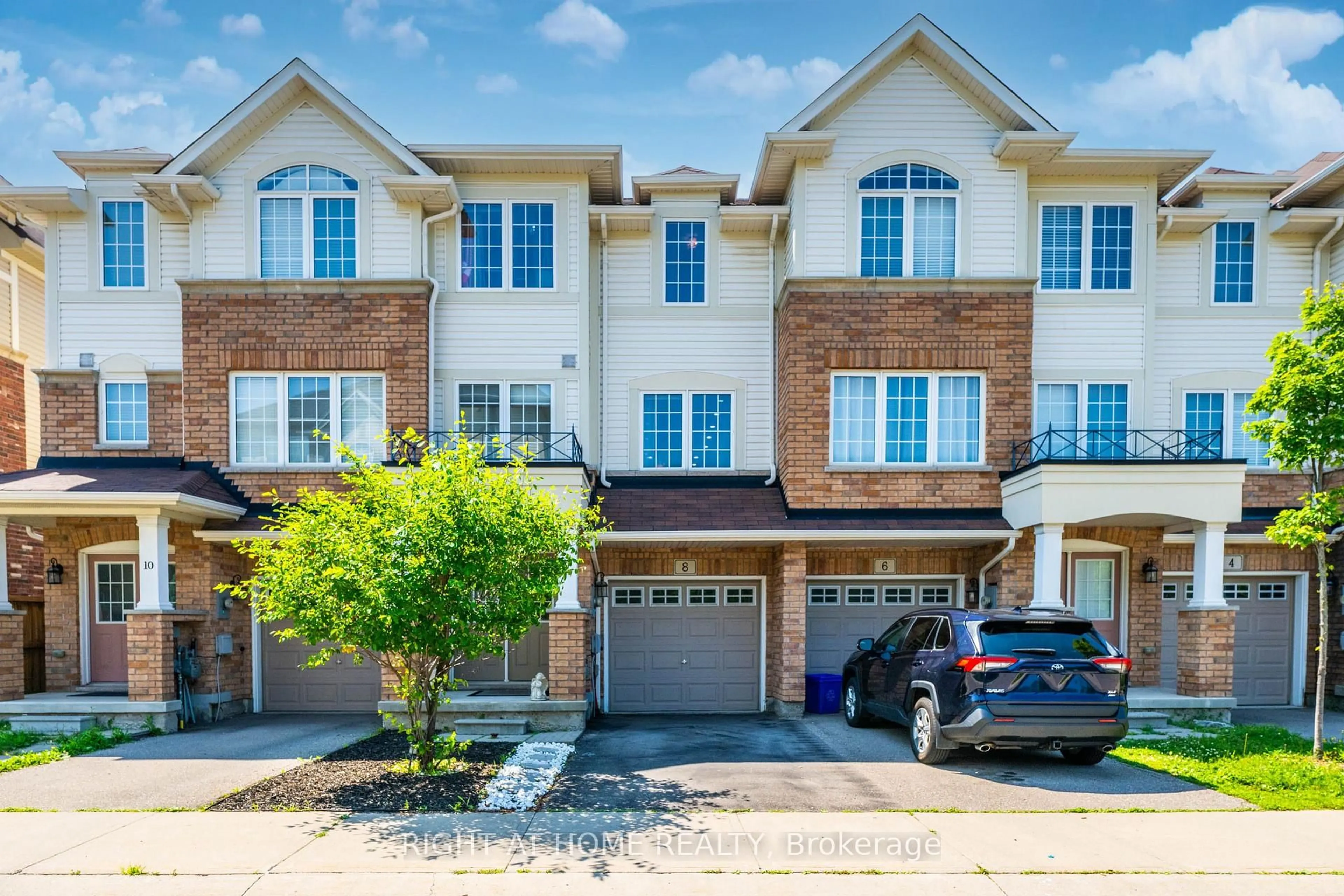 A pic from outside/outdoor area/front of a property/back of a property/a pic from drone, street for 8 Kenridge Terr, Hamilton Ontario L8J 0G4