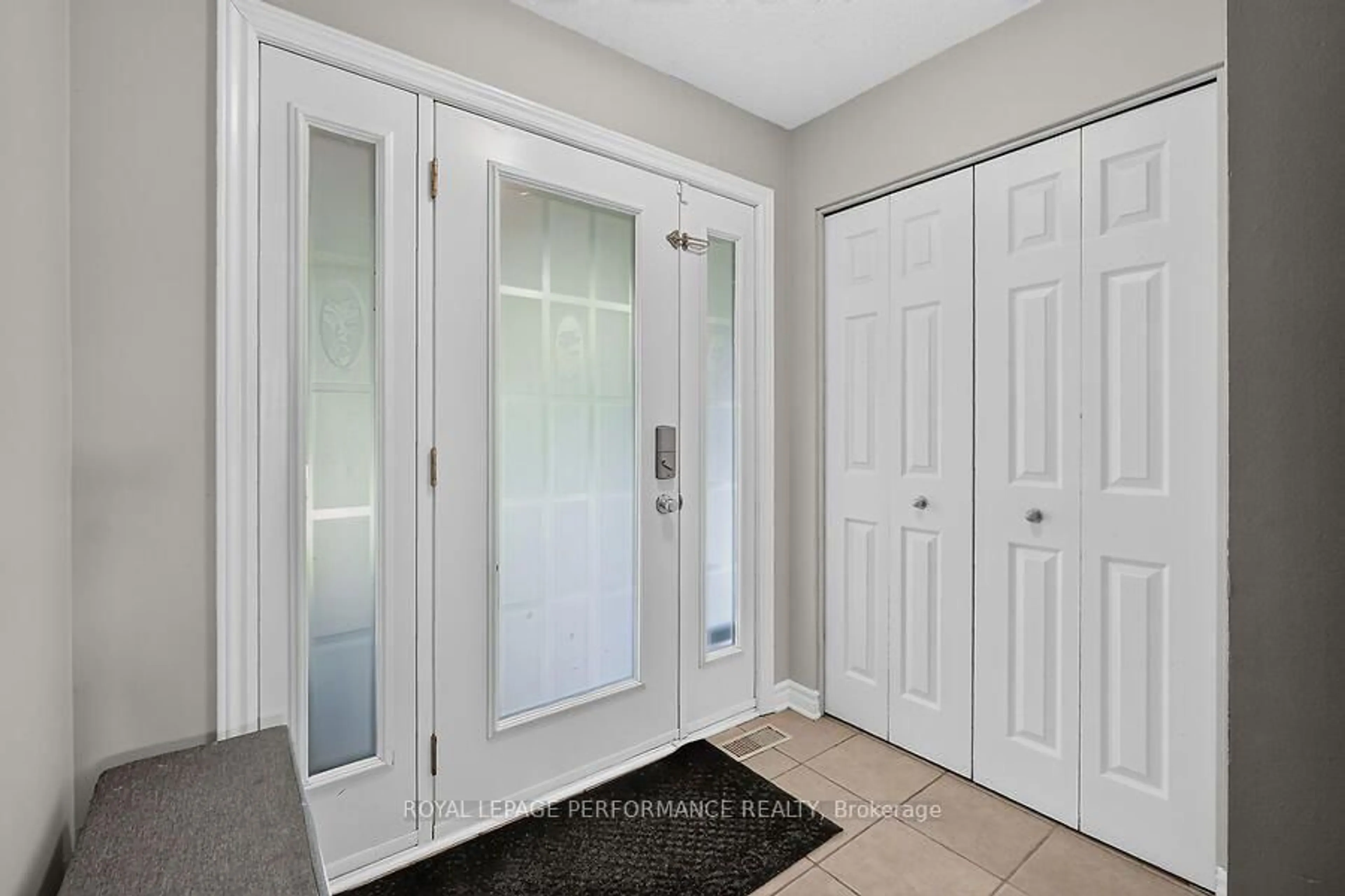 Indoor entryway for 266 Mica Cres, Clarence-Rockland Ontario K4K 0E2