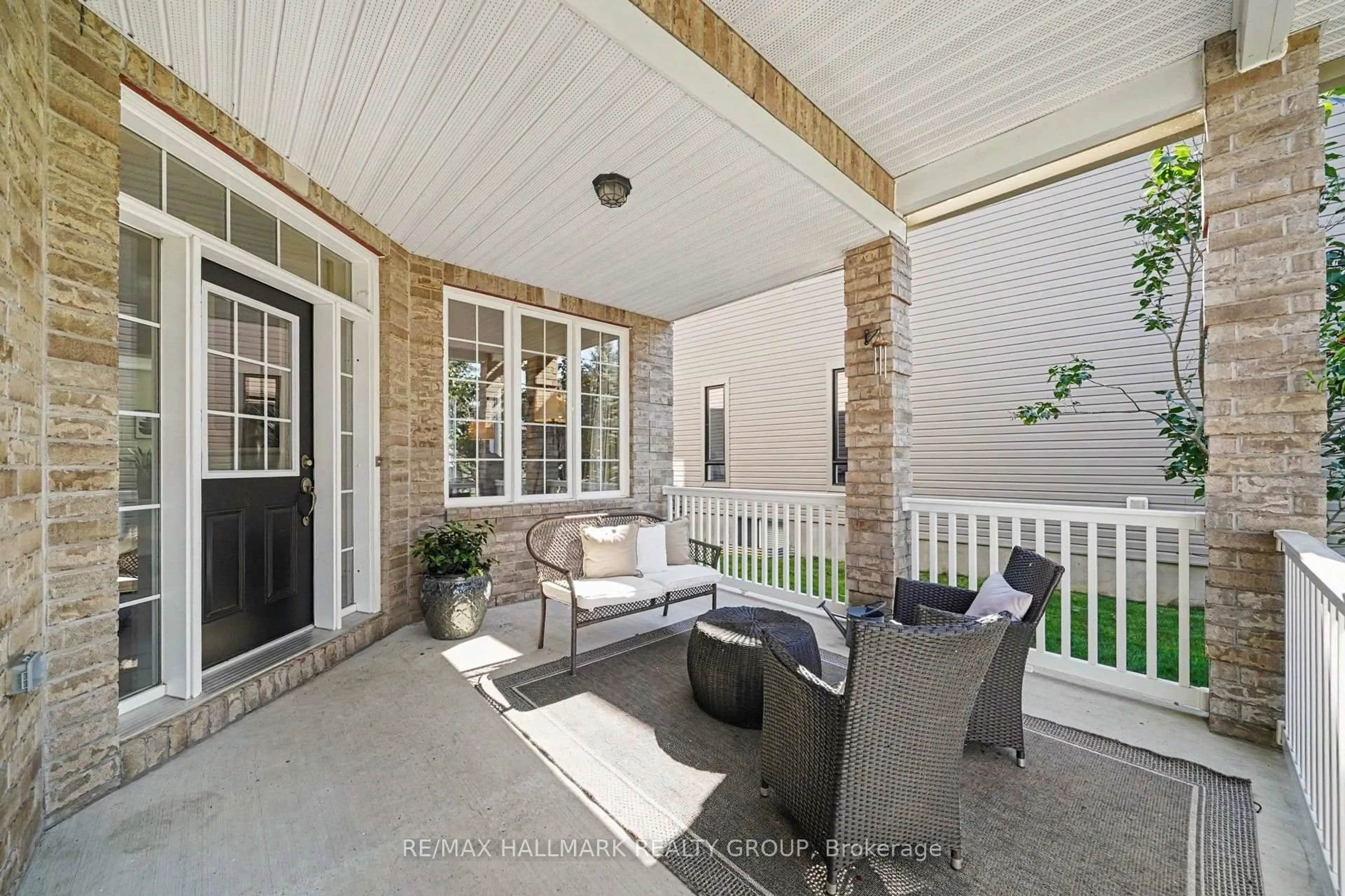 Patio, street for 938 Wildcarrot Cres, Ottawa Ontario K1V 2M6