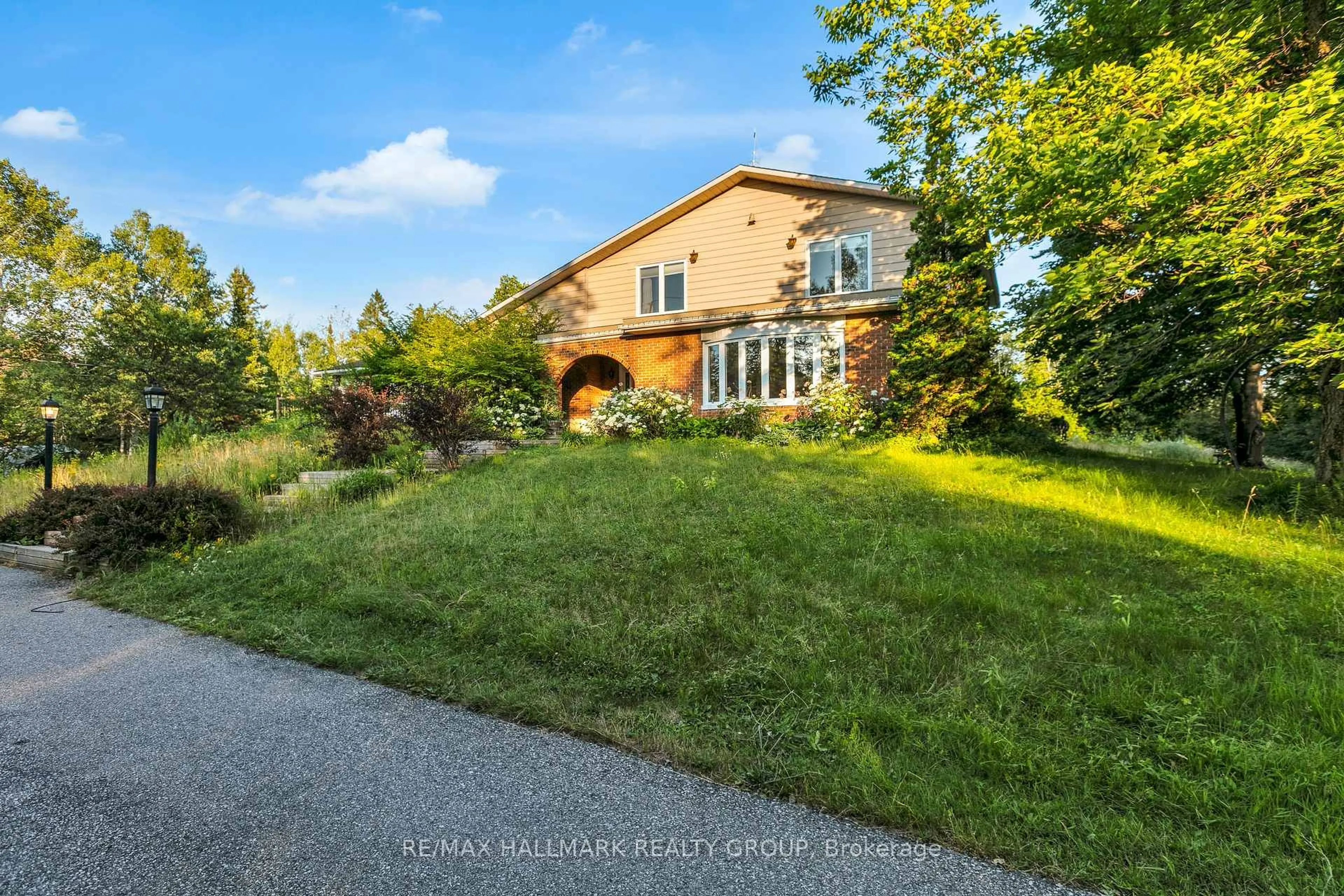 A pic from outside/outdoor area/front of a property/back of a property/a pic from drone, street for 7316 Flewellyn Rd, Ottawa Ontario K2S 1B6