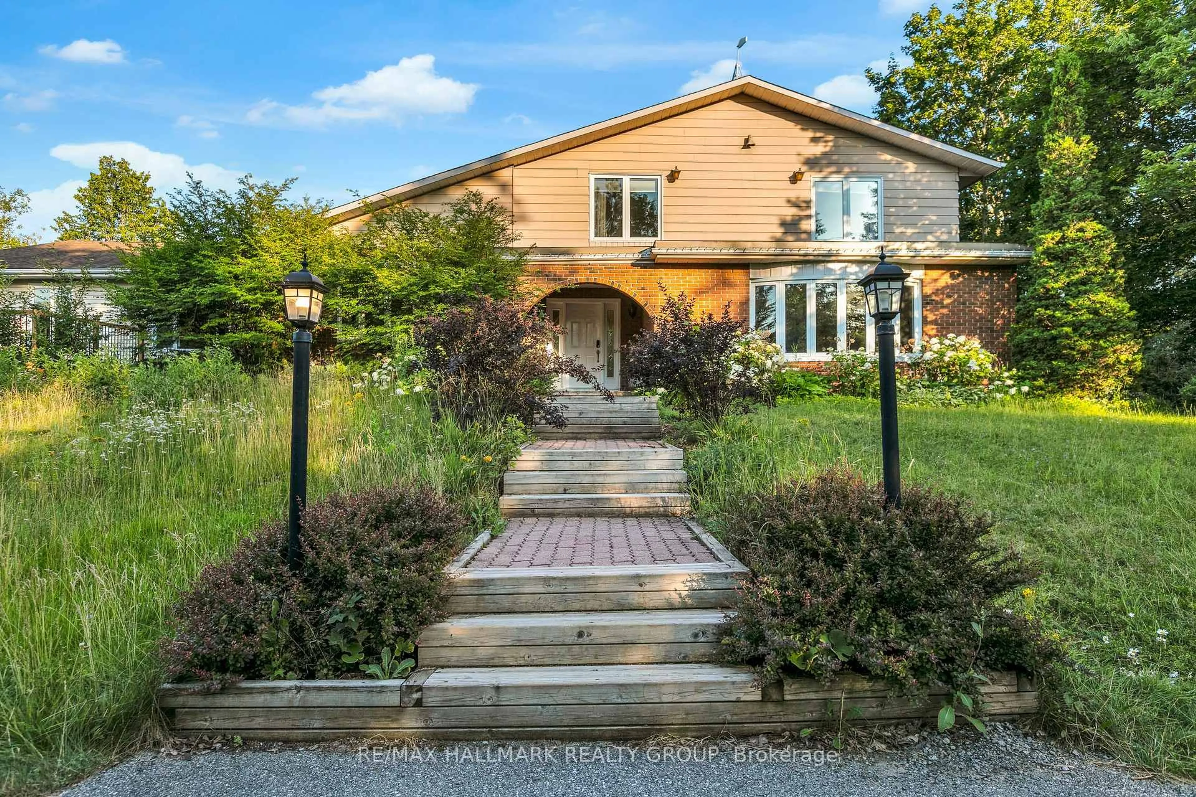 Unknown for 7316 Flewellyn Rd, Ottawa Ontario K2S 1B6