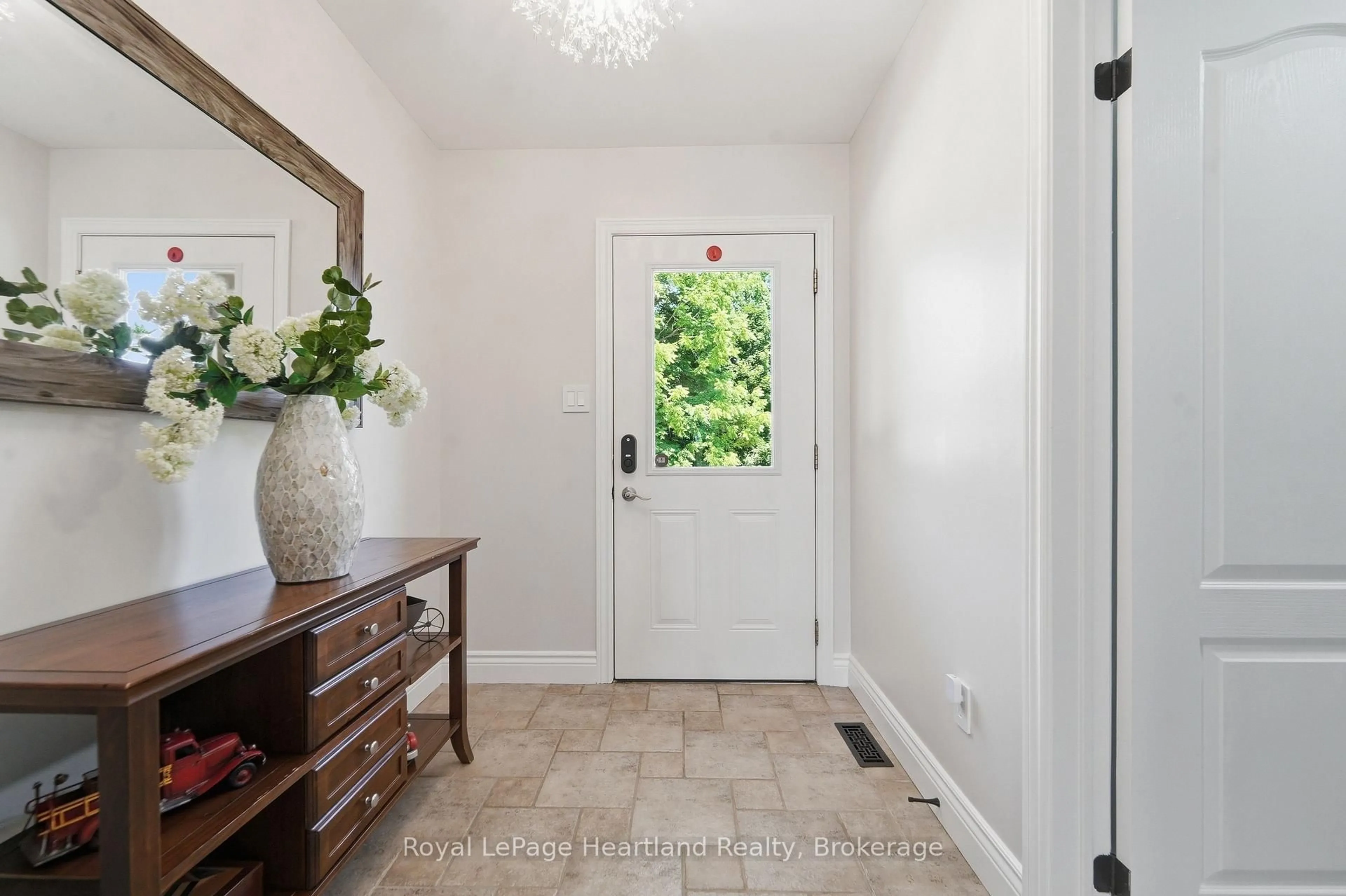 Indoor entryway for 80938 Falls Reserve Line, Ashfield-Colborne-Wawanosh Ontario N7A 3Y1