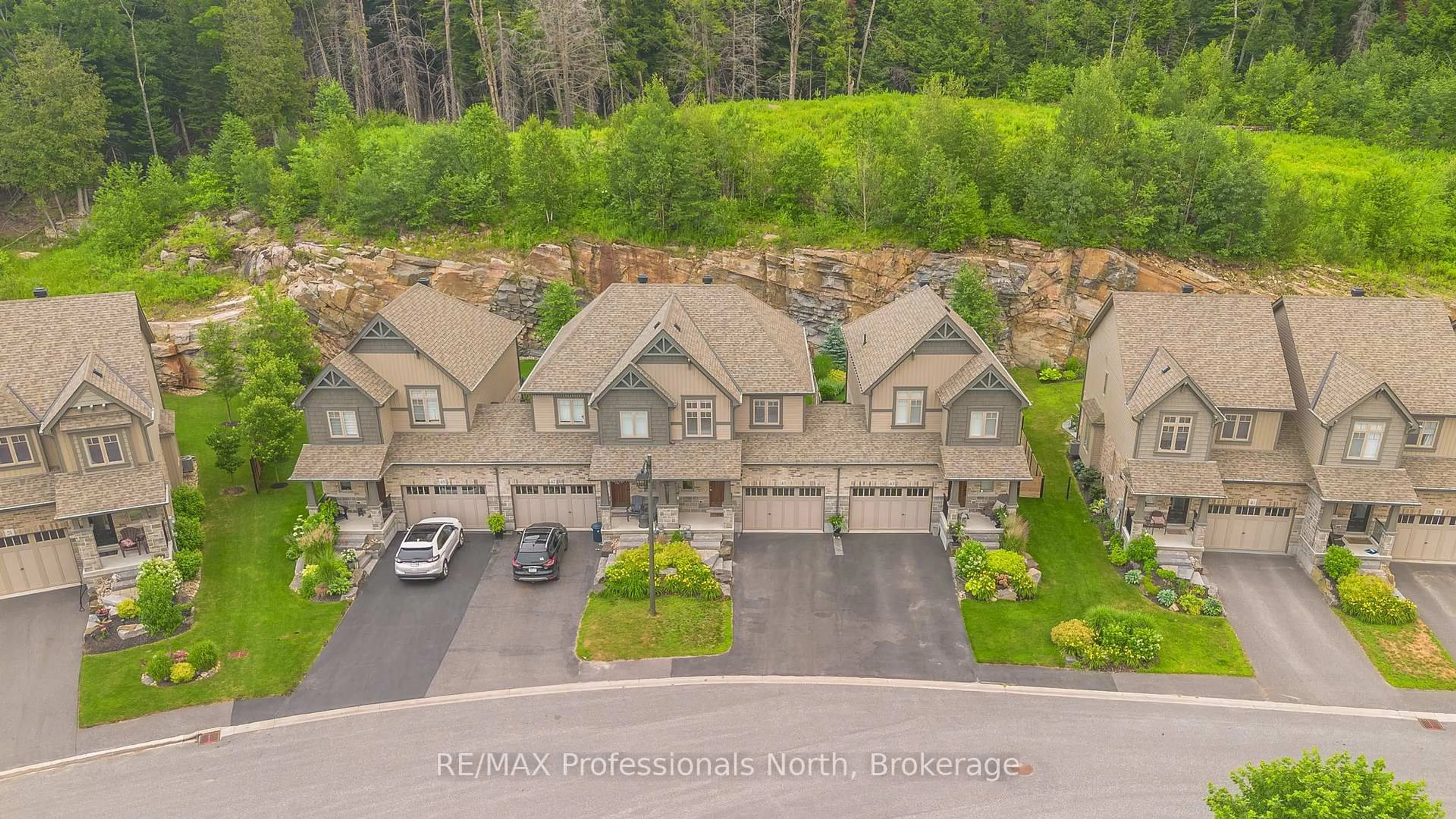A pic from outside/outdoor area/front of a property/back of a property/a pic from drone, unknown for 45 Kelsey Madison Crt, Huntsville Ontario P1H 0E2