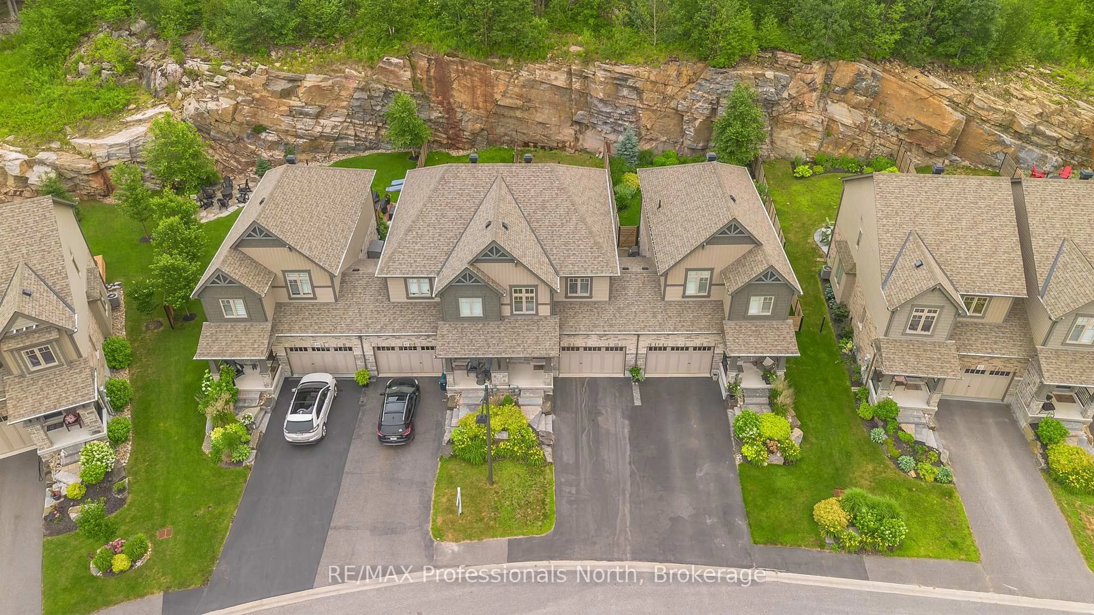 A pic from outside/outdoor area/front of a property/back of a property/a pic from drone, unknown for 45 Kelsey Madison Crt, Huntsville Ontario P1H 0E2