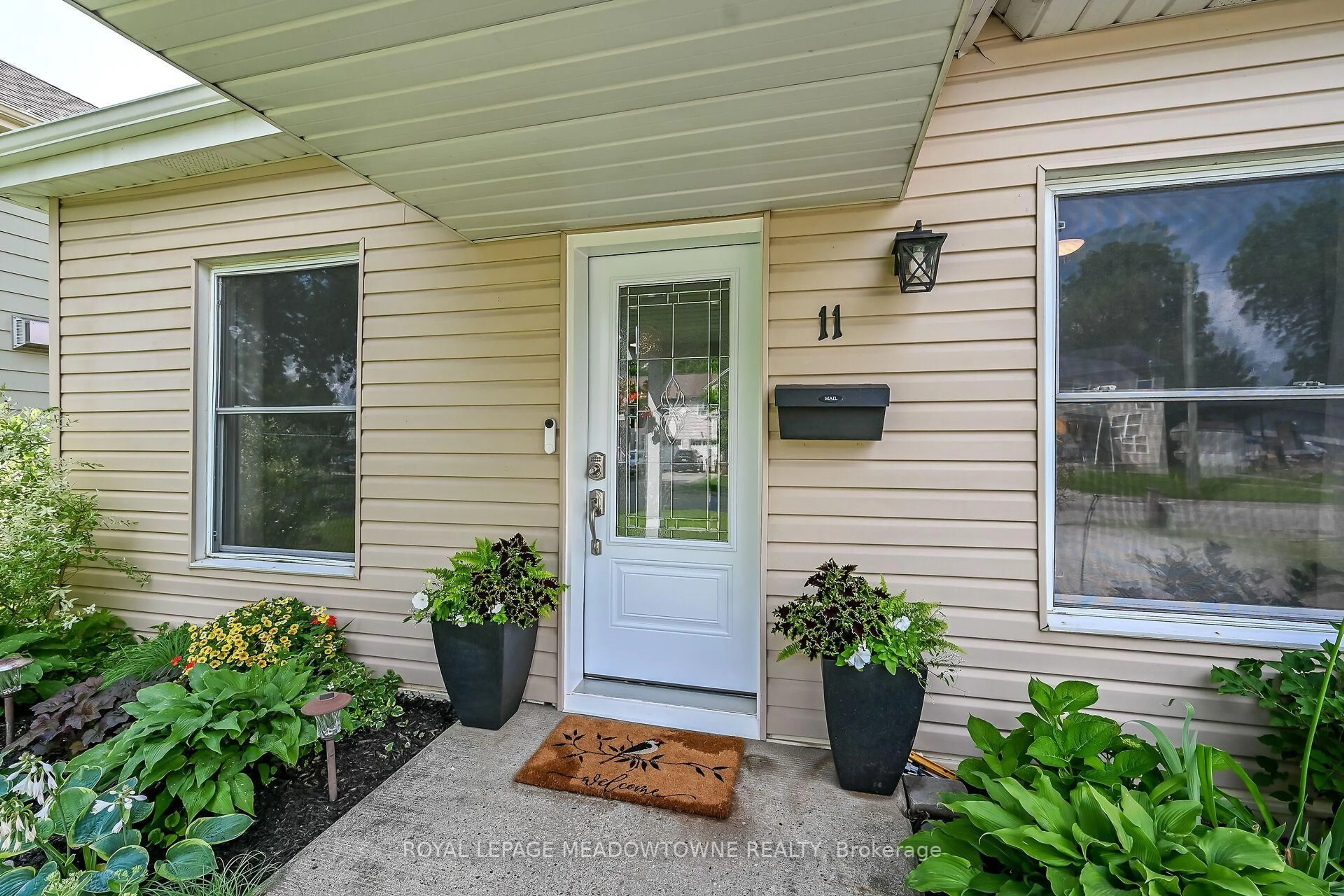 Indoor entryway for 11 Stirton Ave, Brant Ontario N3T 1E2
