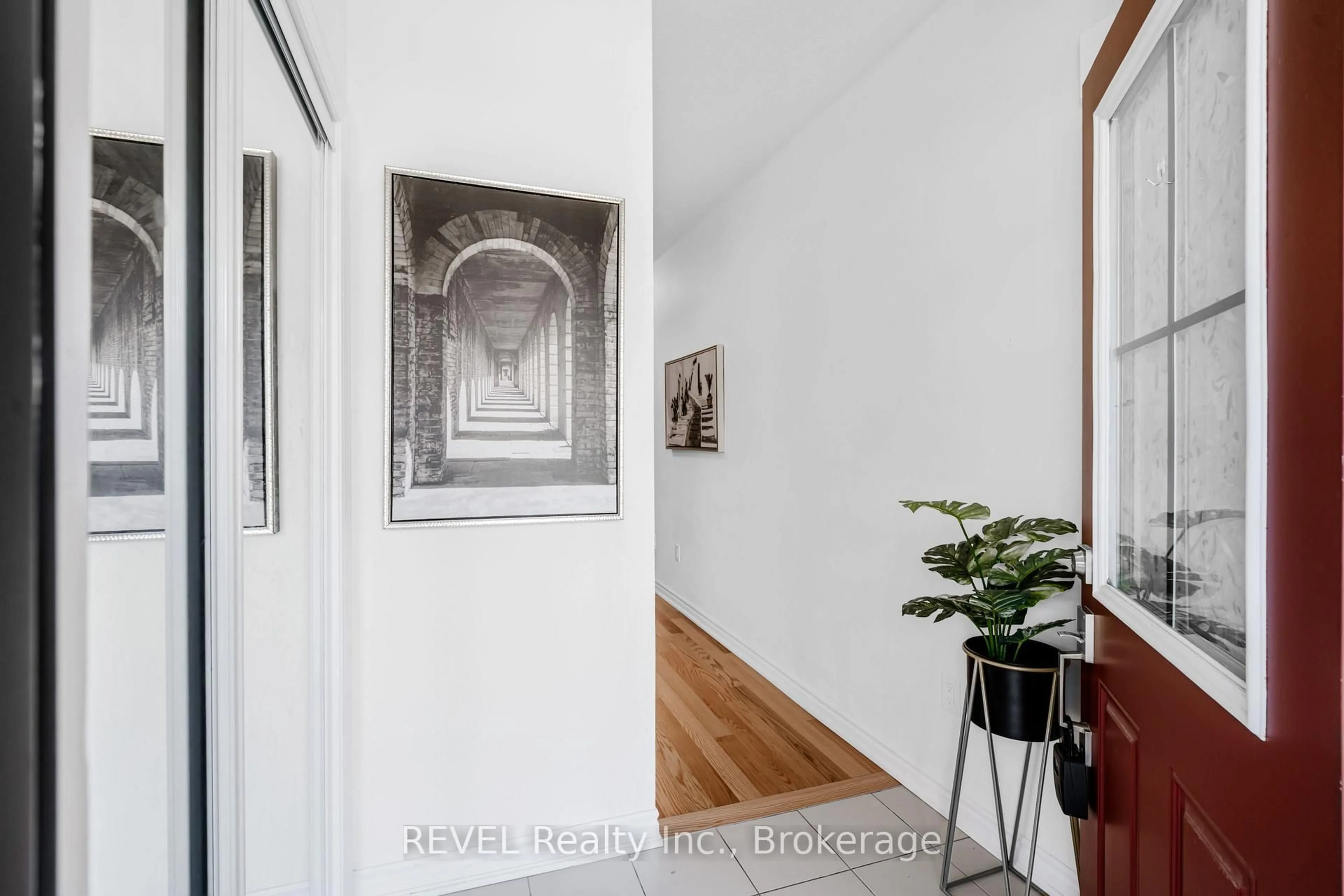 Indoor entryway for 20 Ever Sweet Way, Thorold Ontario L2V 0L1