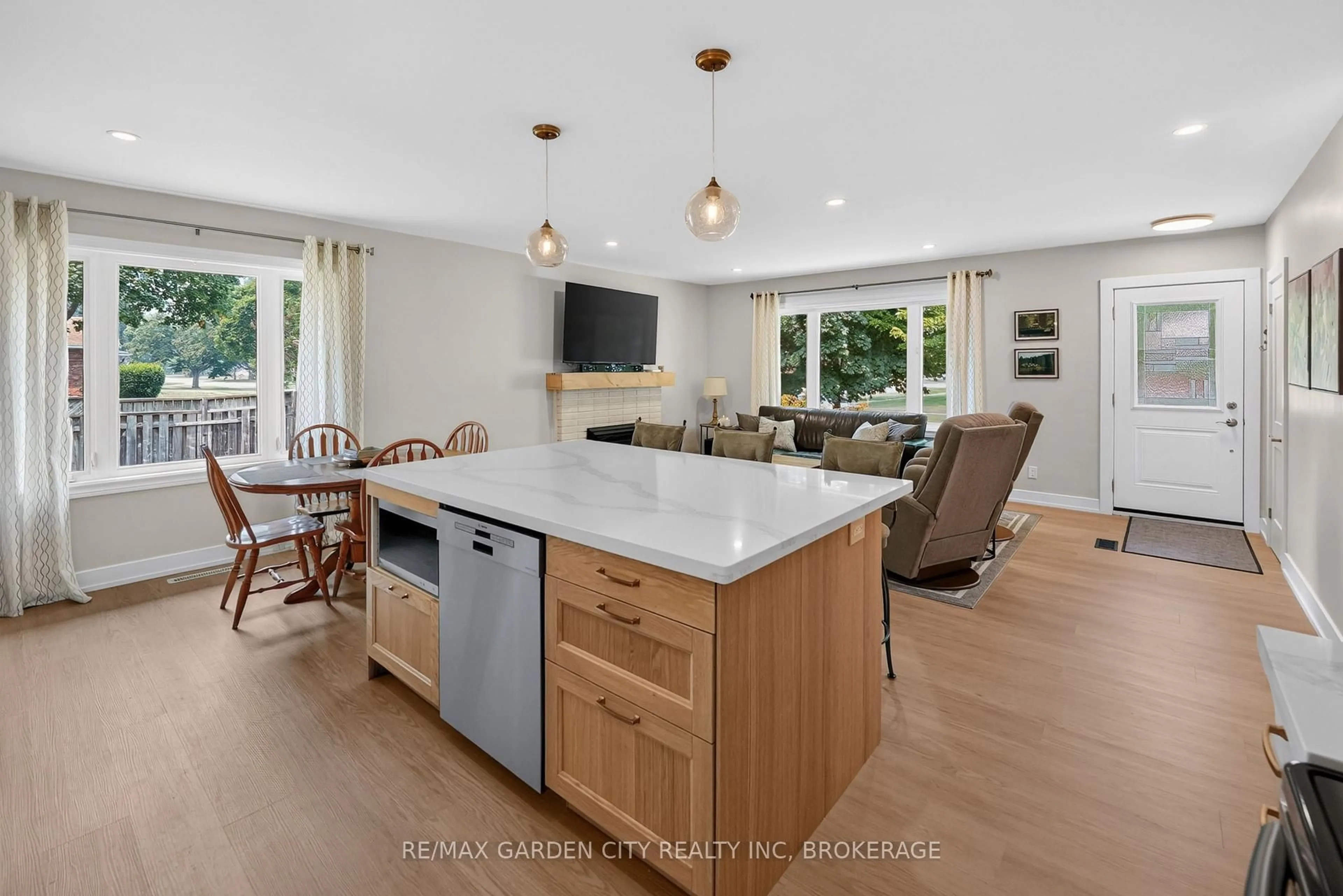 Open concept kitchen, unknown for 26 Millward Ave, St. Catharines Ontario L2N 1P6