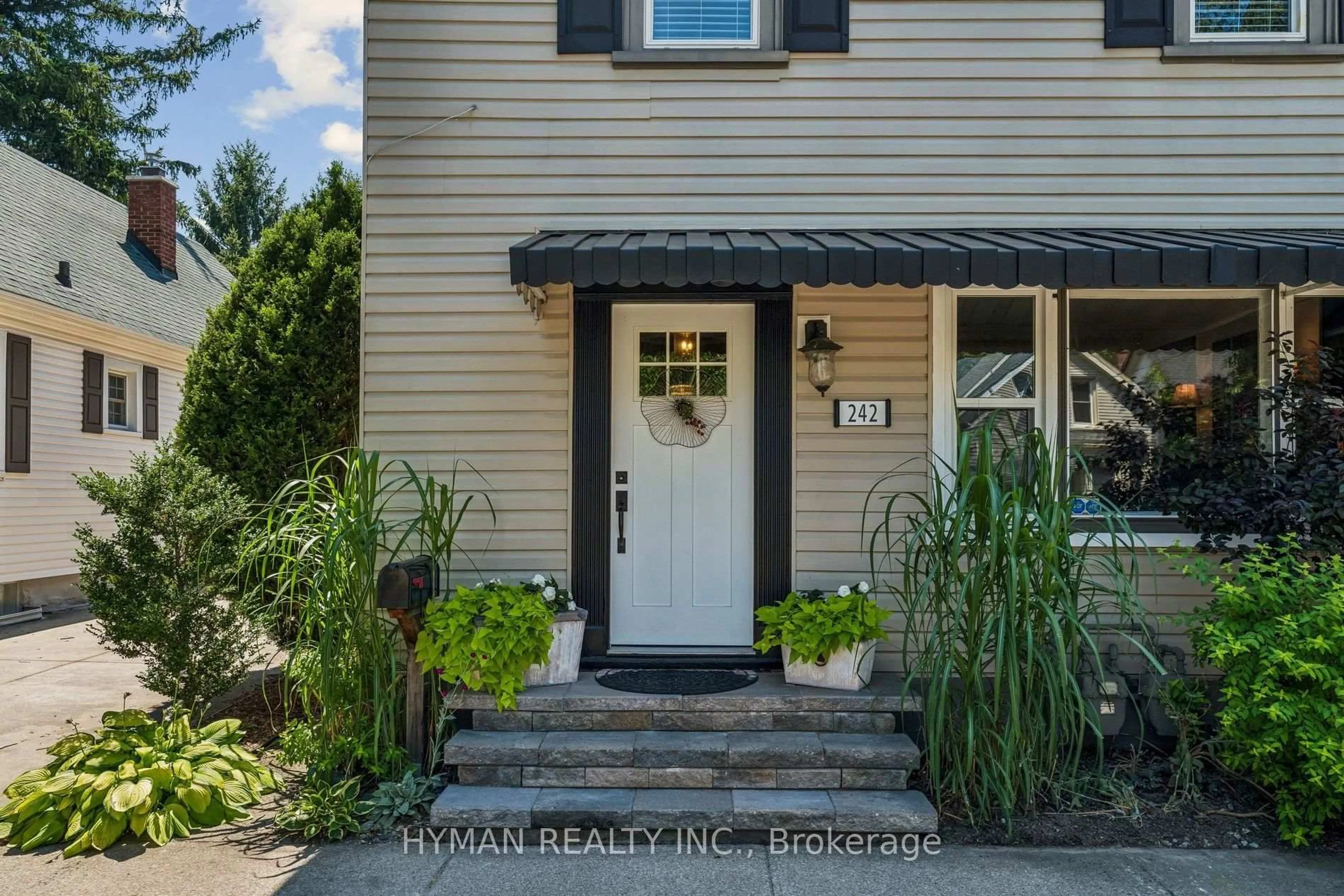 Unknown for 240 - 242 Russell Ave, St. Catharines Ontario L2R 1X2