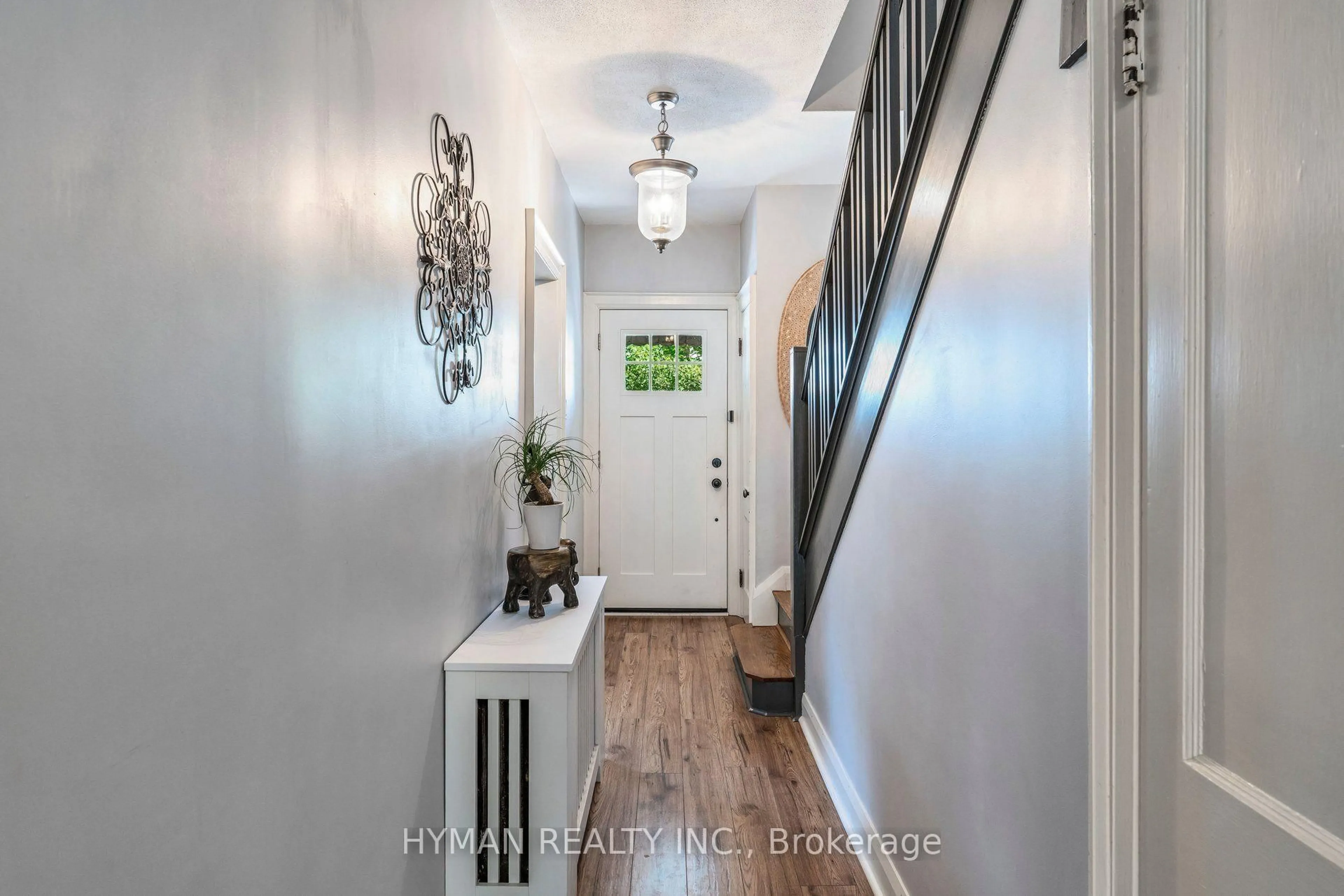 Indoor entryway for 240 - 242 Russell Ave, St. Catharines Ontario L2R 1X2