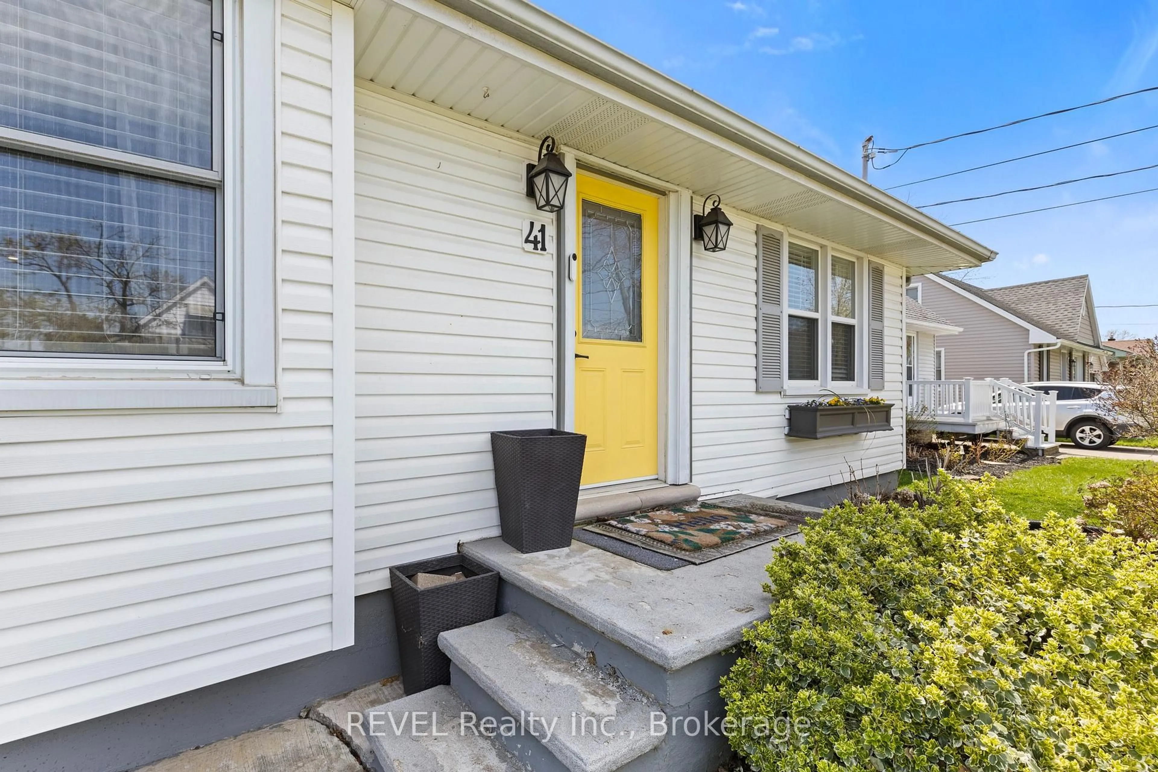 Unknown for 41 Rose Ave, Thorold Ontario L2V 3C7
