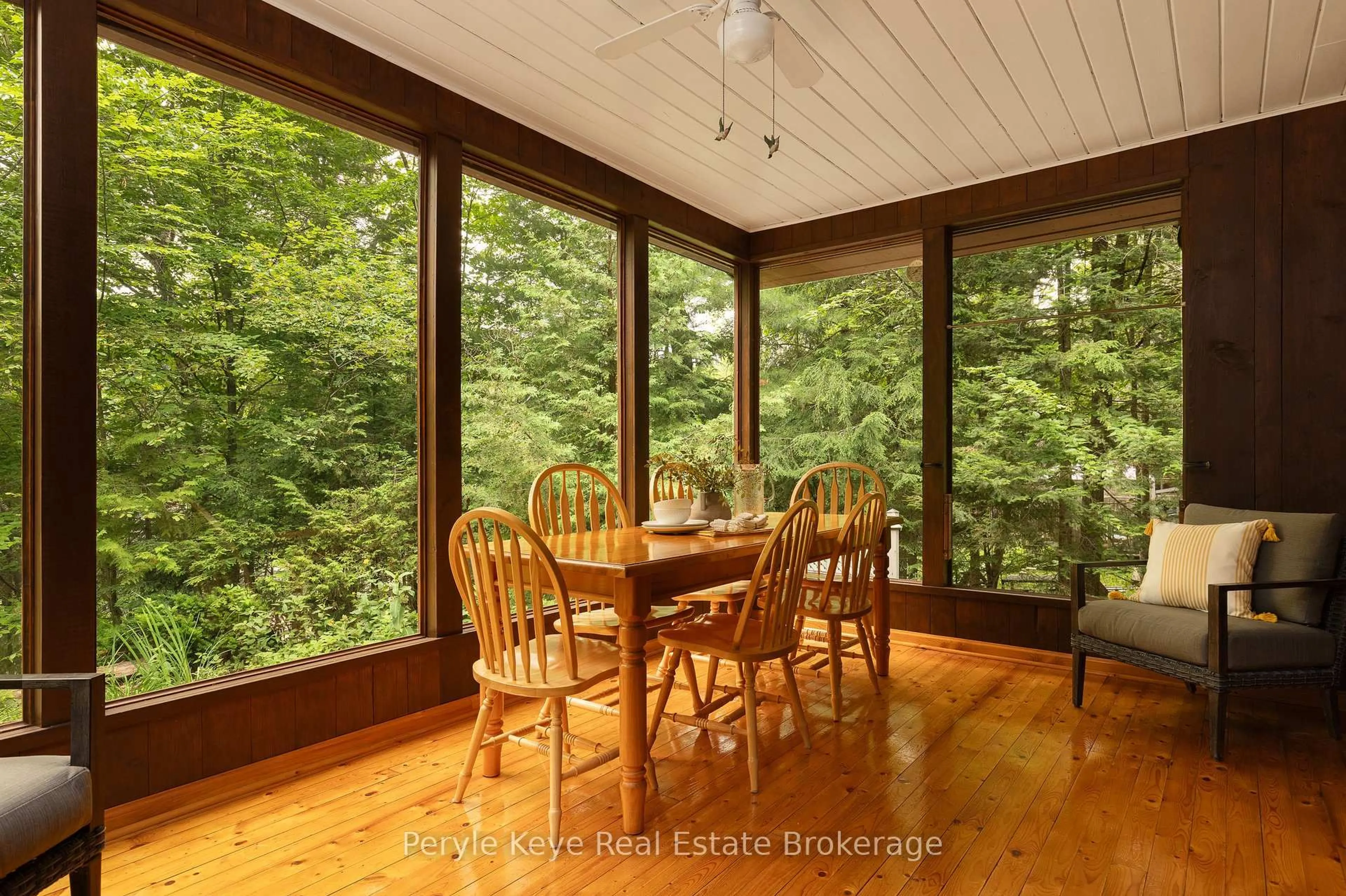 Dining room, wood/laminate floor for 1057 H R S Rd, Bracebridge Ontario P1L 1X1