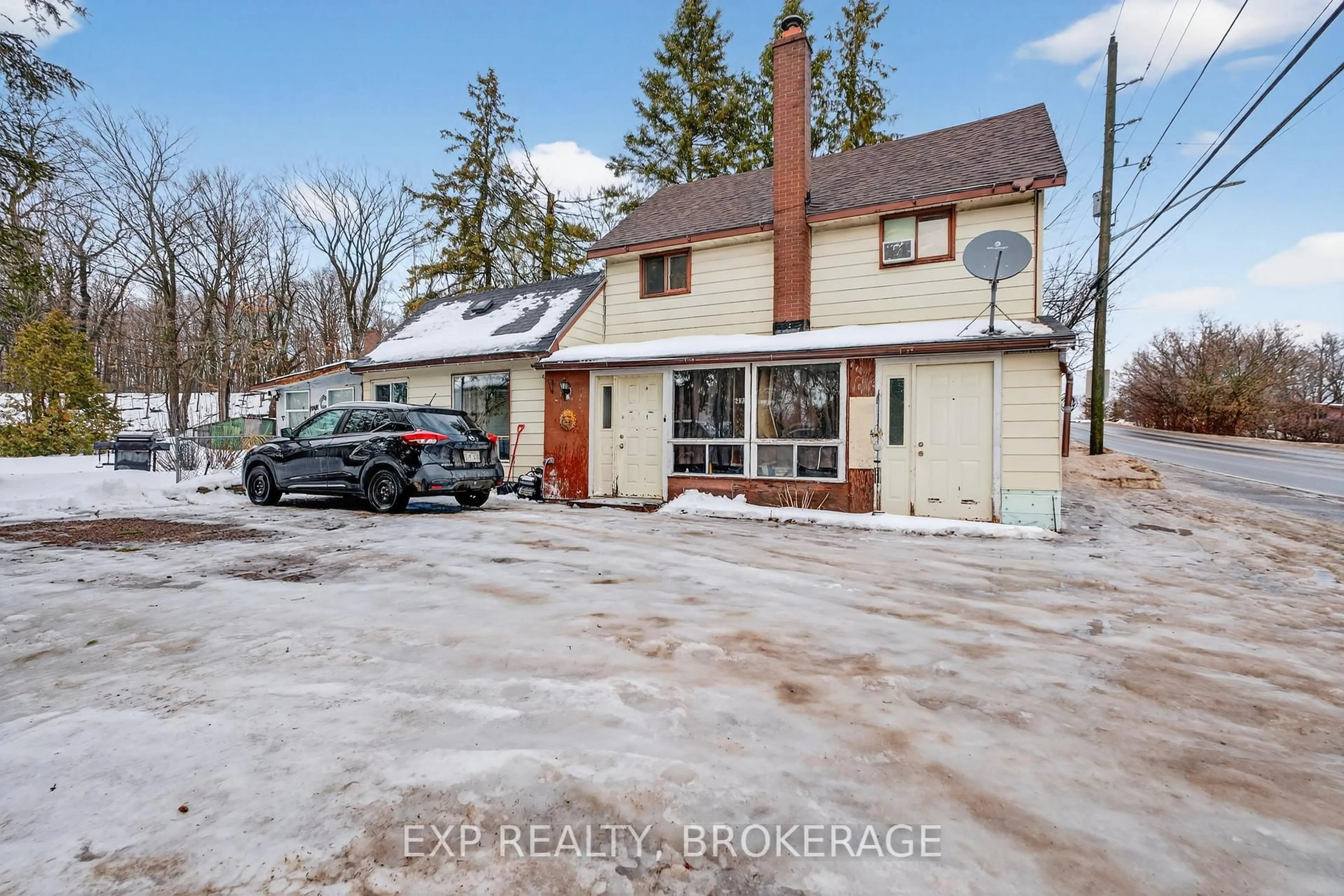 A pic from outside/outdoor area/front of a property/back of a property/a pic from drone, street for 2295 SYDENHAM Rd, Mcdonalds Corners Ontario K0H 1M0