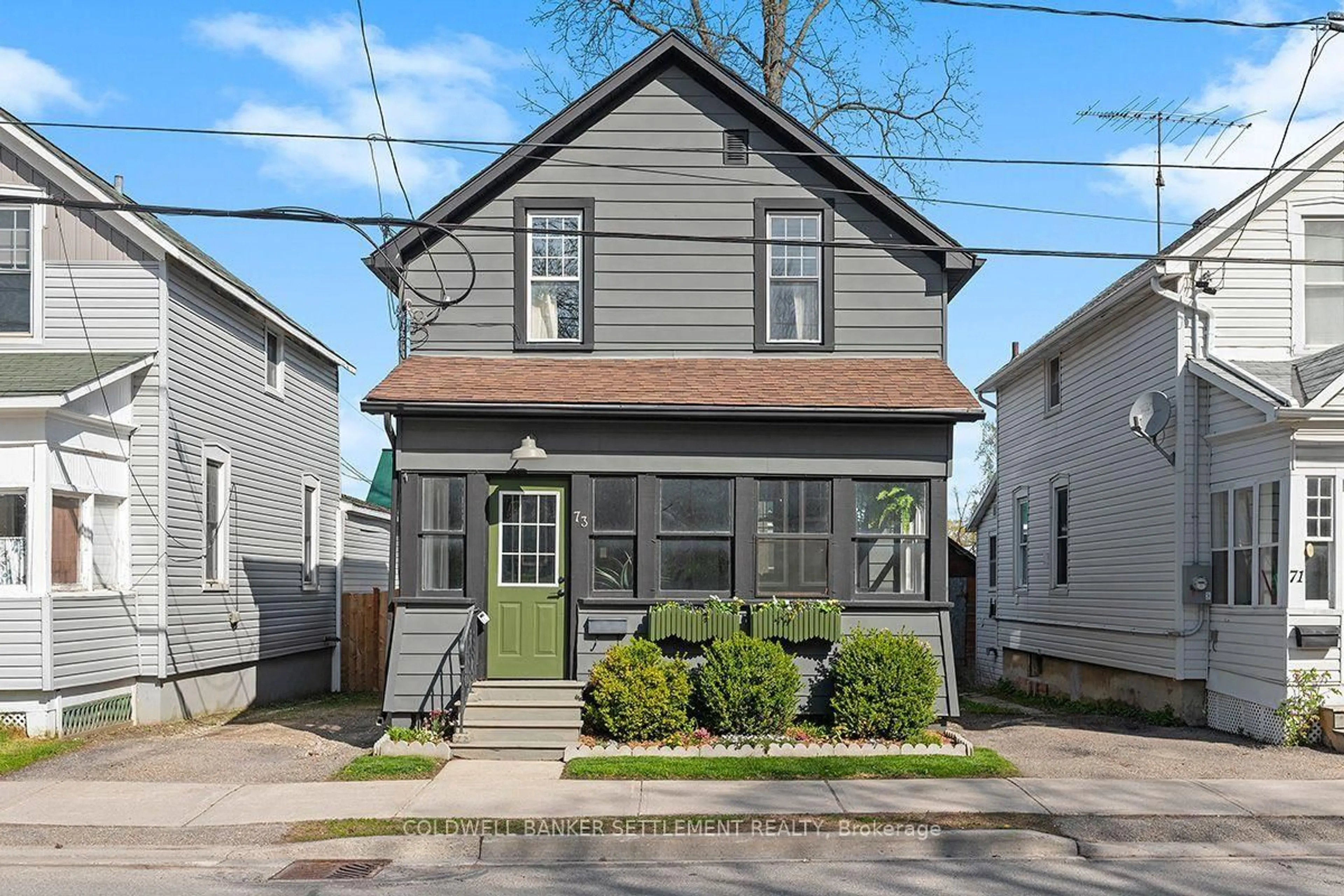 Home with vinyl exterior material, street for 73 Craig St, Perth Ontario K7H 1Y6