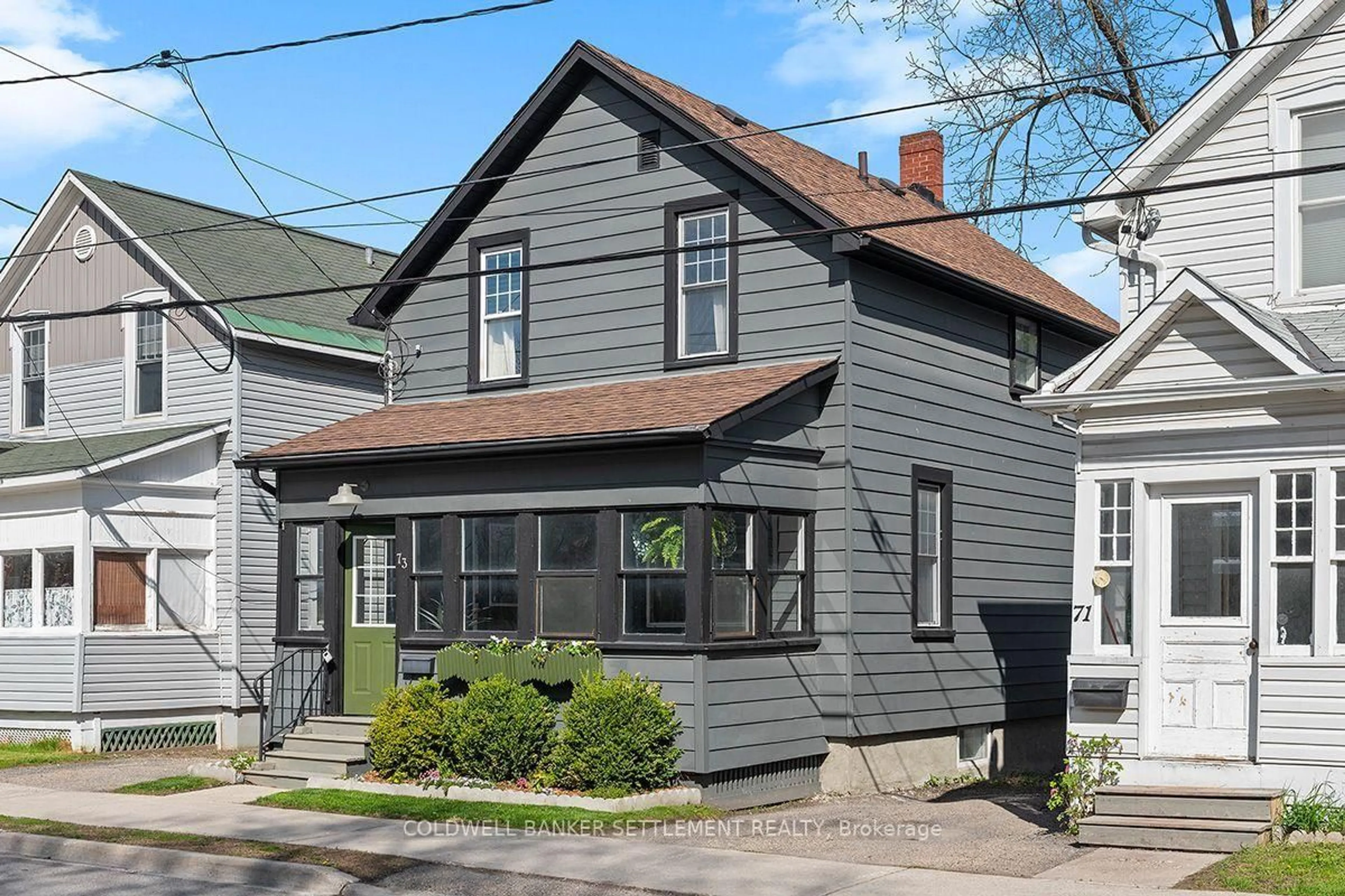 Home with vinyl exterior material, street for 73 Craig St, Perth Ontario K7H 1Y6