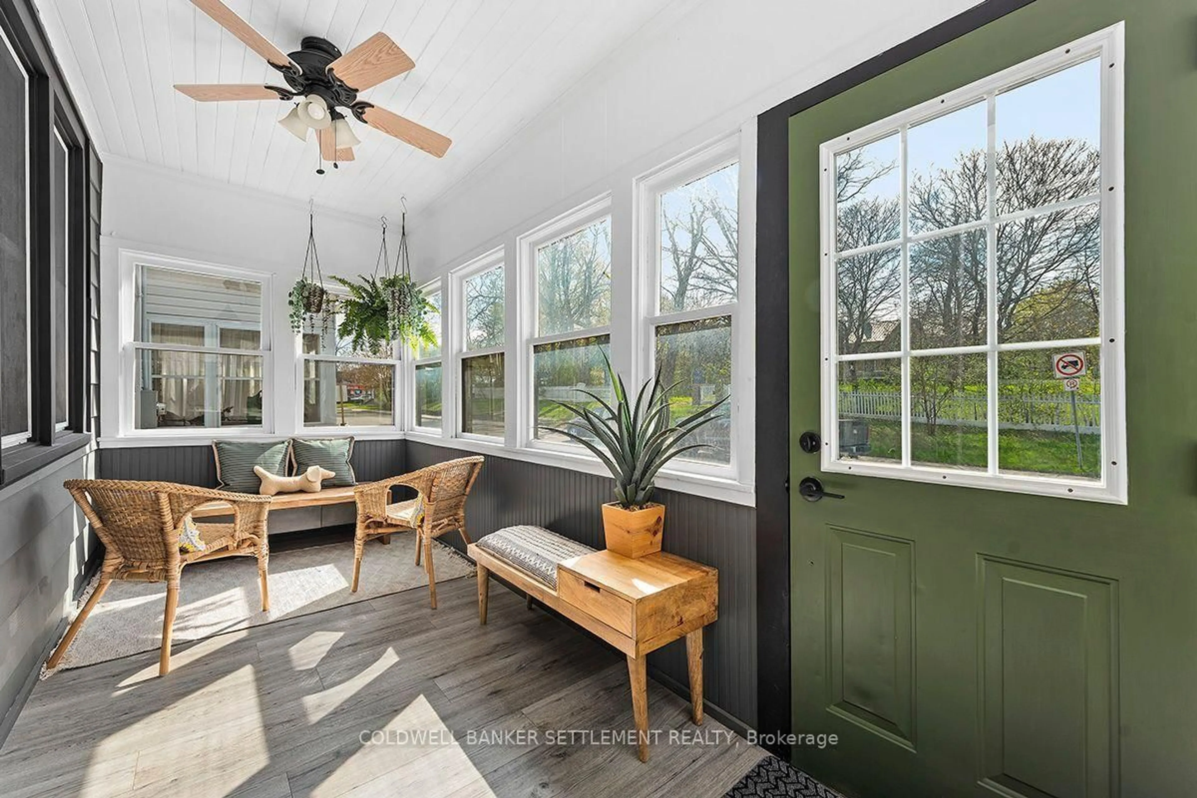 Indoor entryway for 73 Craig St, Perth Ontario K7H 1Y6