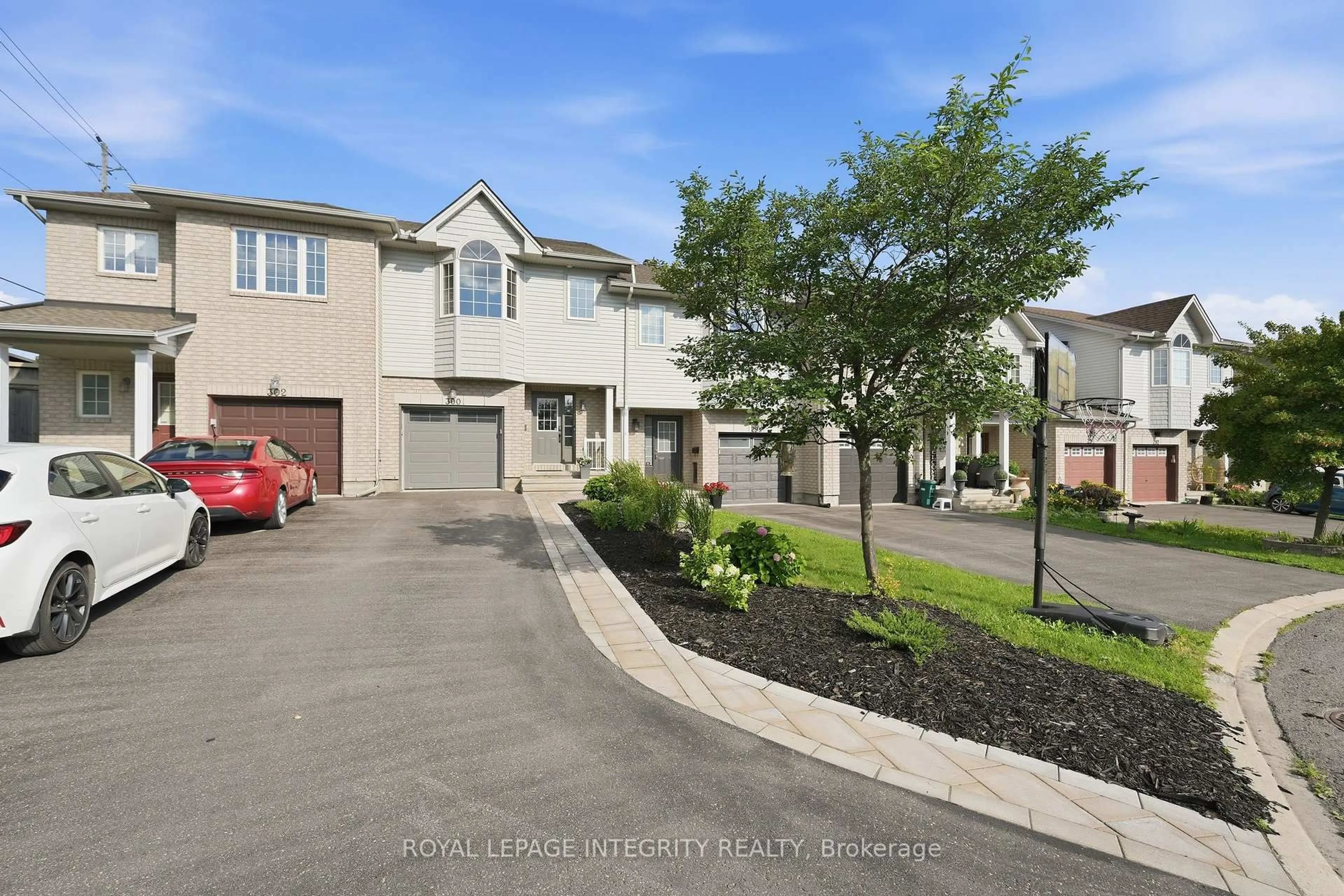 A pic from outside/outdoor area/front of a property/back of a property/a pic from drone, street for 300 Rolling Meadow Cres, Ottawa Ontario K1W 0A7
