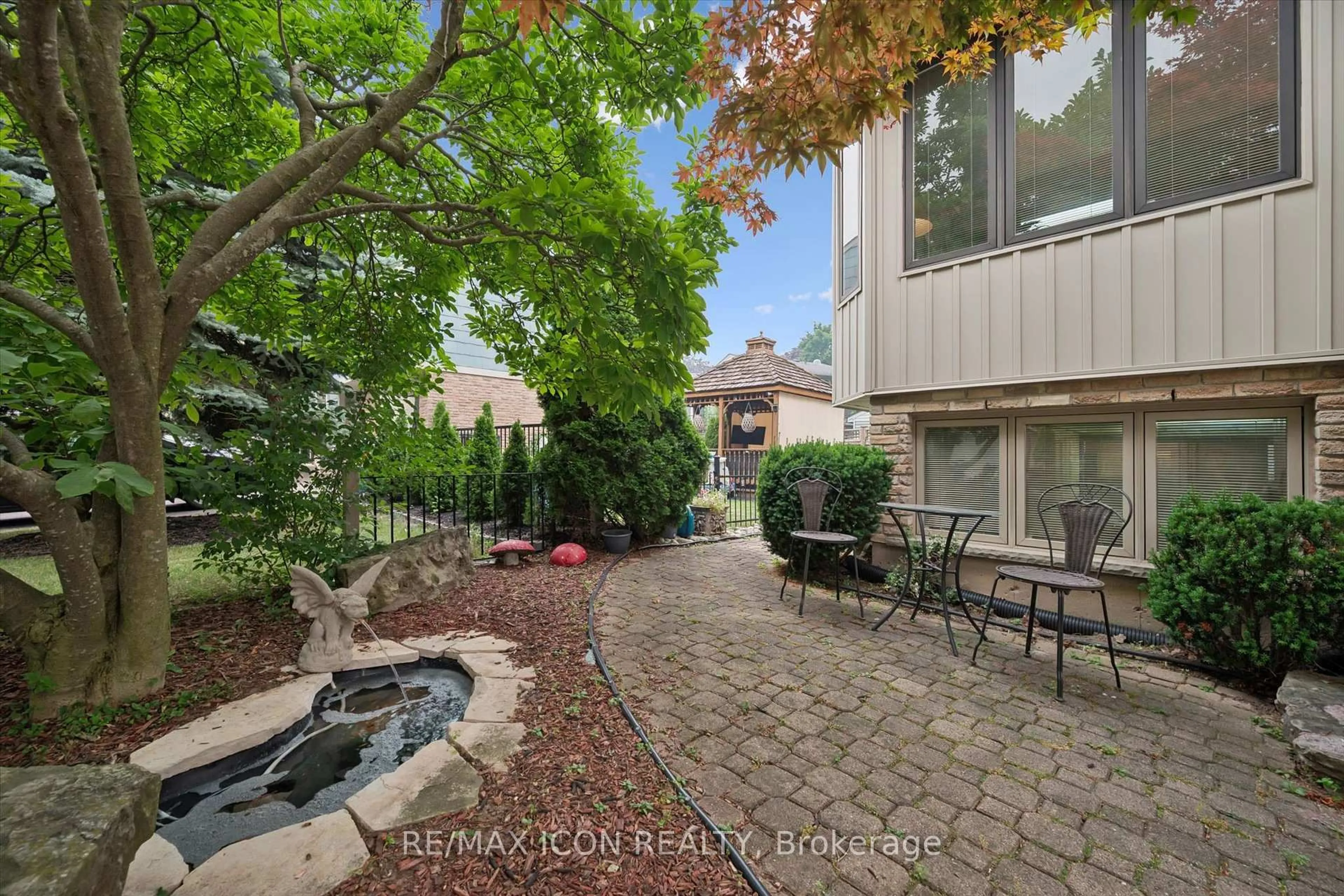 Patio, street for 30 Shuh Ave, Kitchener Ontario N2A 2X9