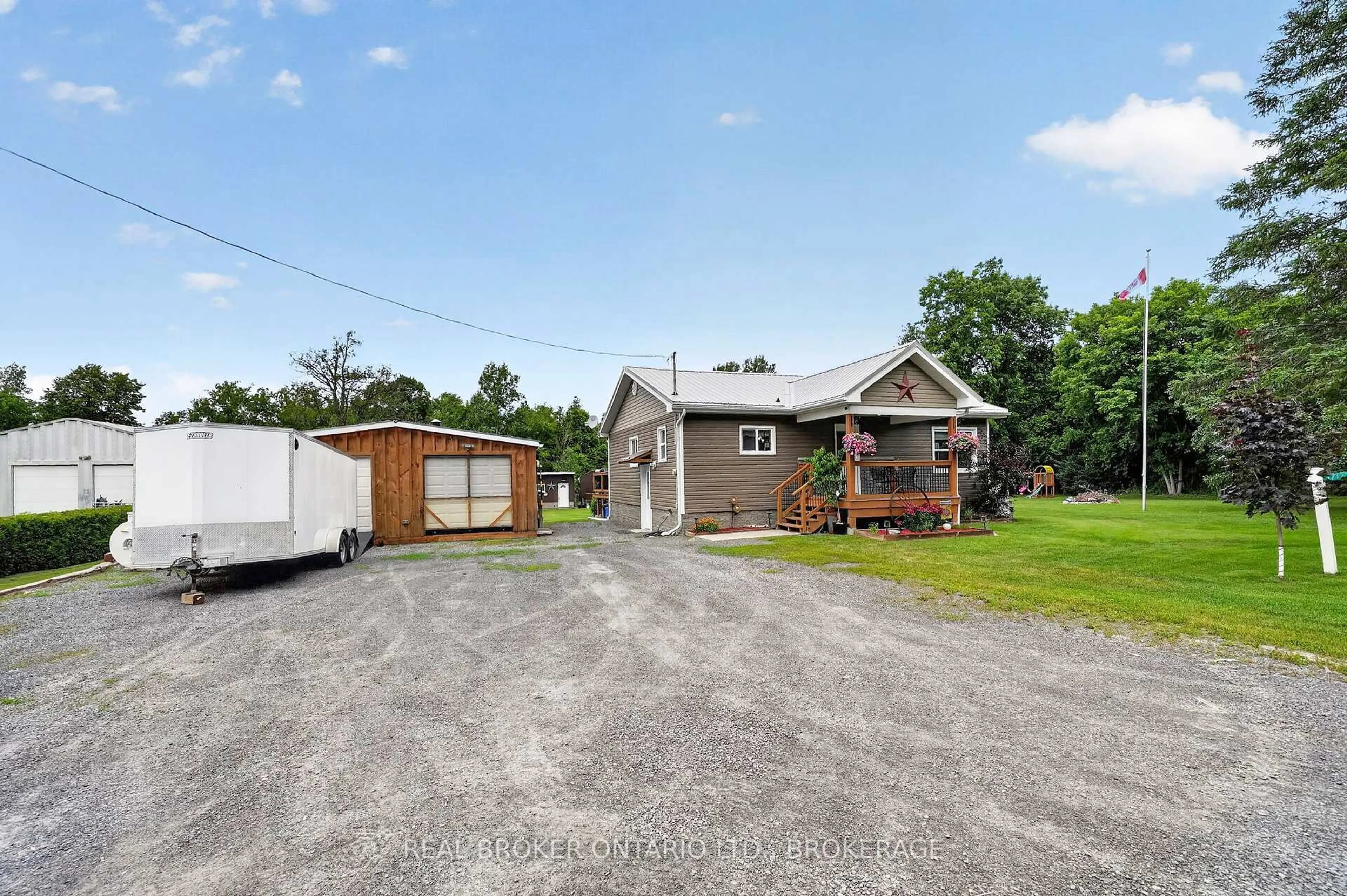 A pic from outside/outdoor area/front of a property/back of a property/a pic from drone, street for 17137 Quail Rd, North Stormont Ontario K0C 1V0