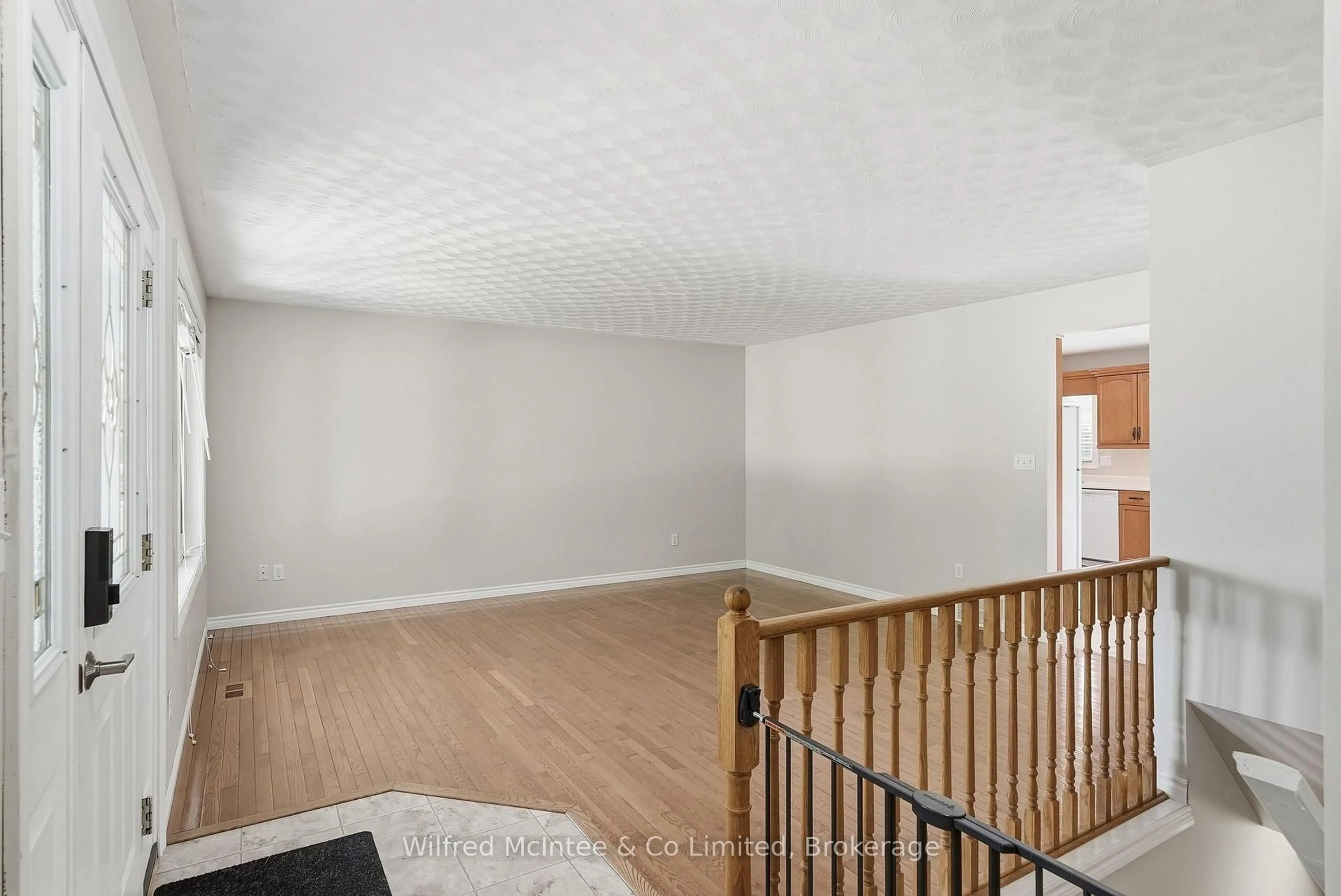 A pic of a room for 757 17th St, Hanover Ontario N4N 3W8