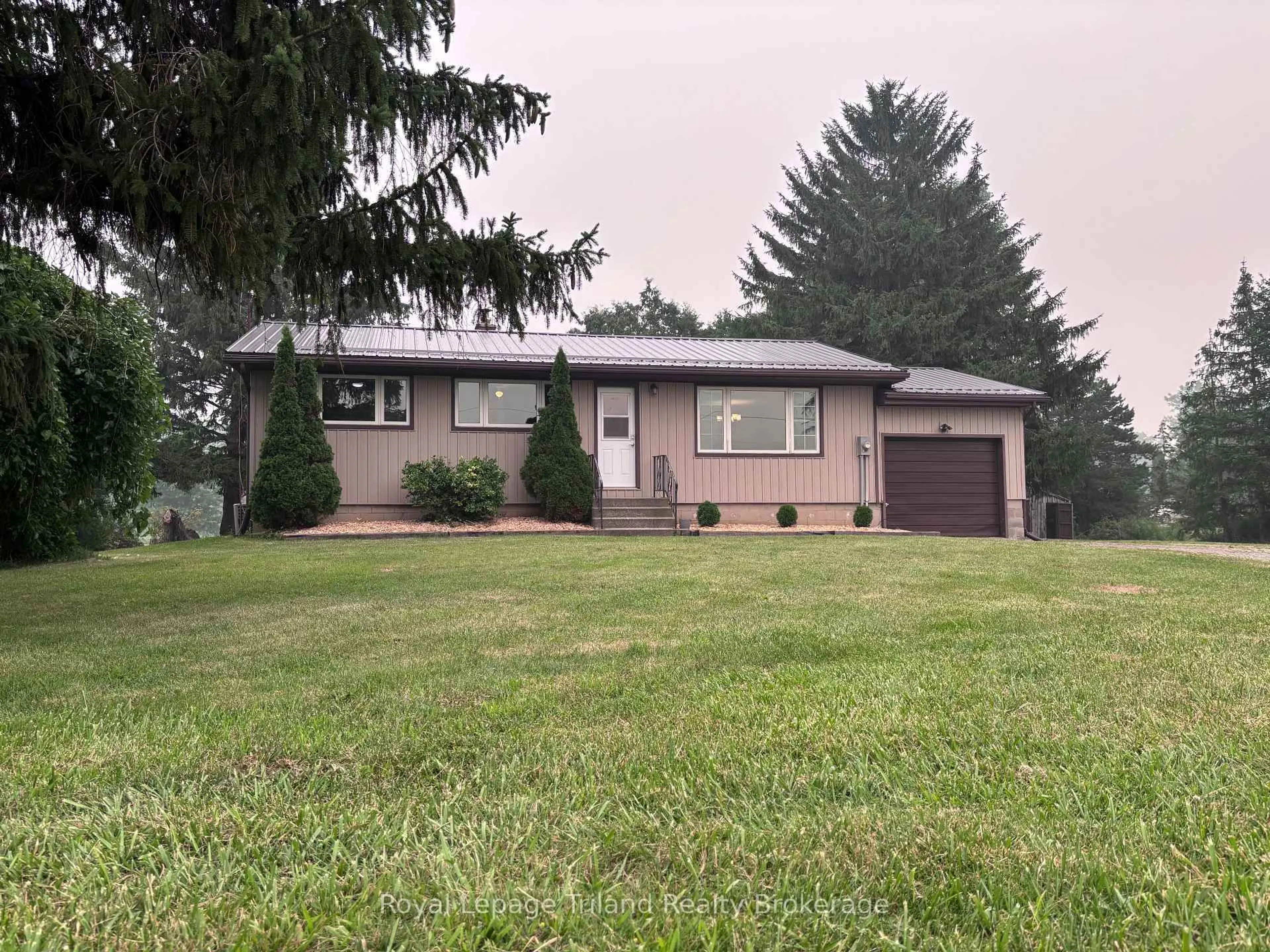 Home with vinyl exterior material, unknown for 1776 Cockshutt Rd, Norfolk Ontario N0E 1Y0