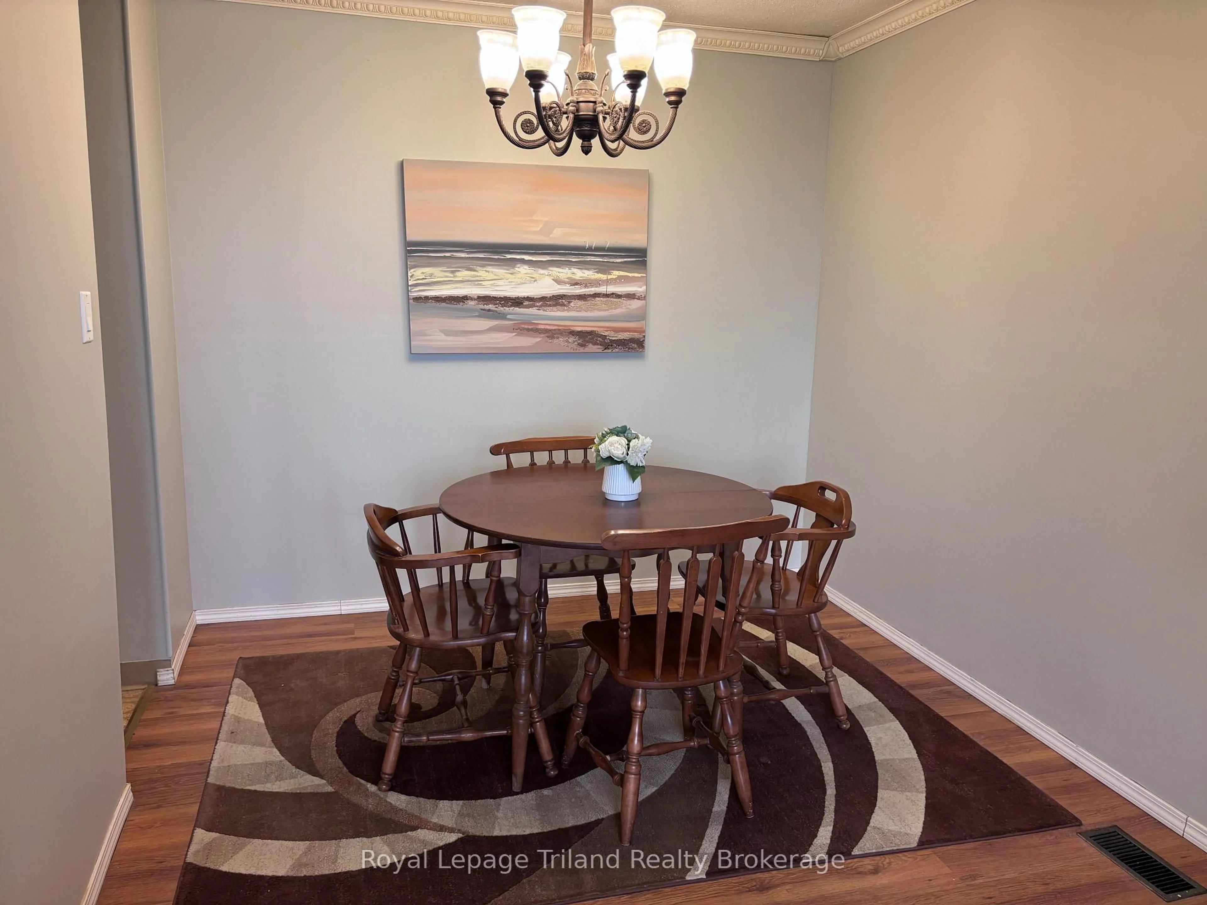 Dining room, wood/laminate floor for 1776 Cockshutt Rd, Norfolk Ontario N0E 1Y0