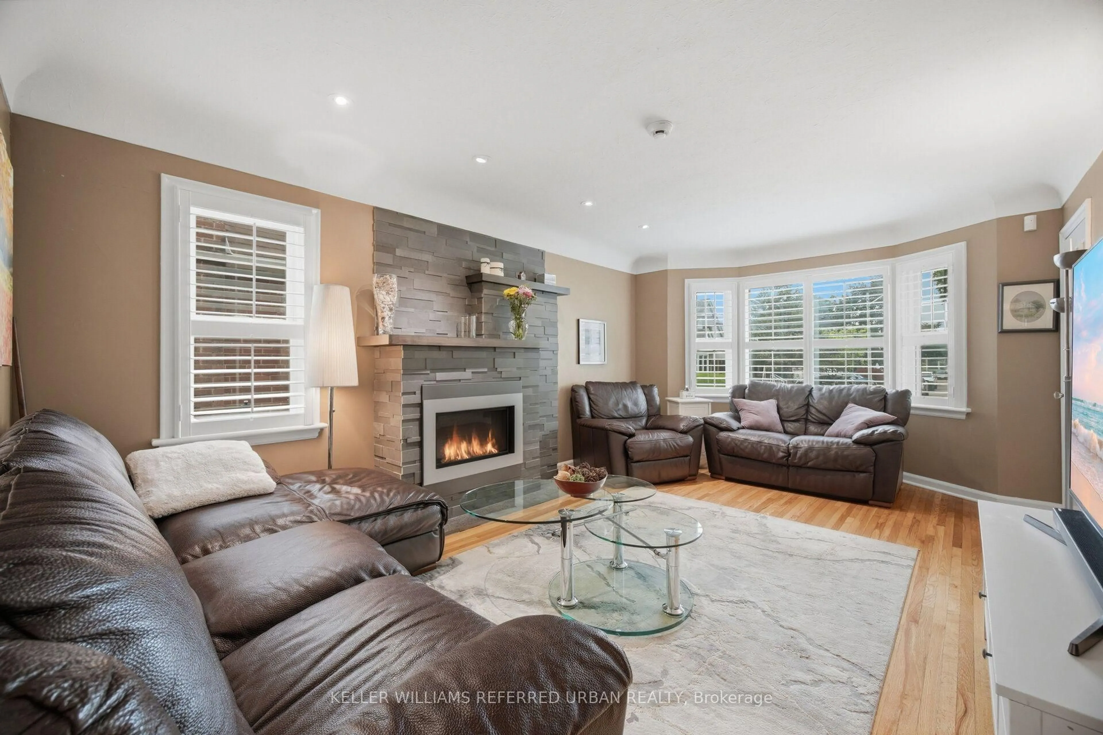 Living room with furniture, unknown for 124 Kipling Rd, Hamilton Ontario L8S 3X3